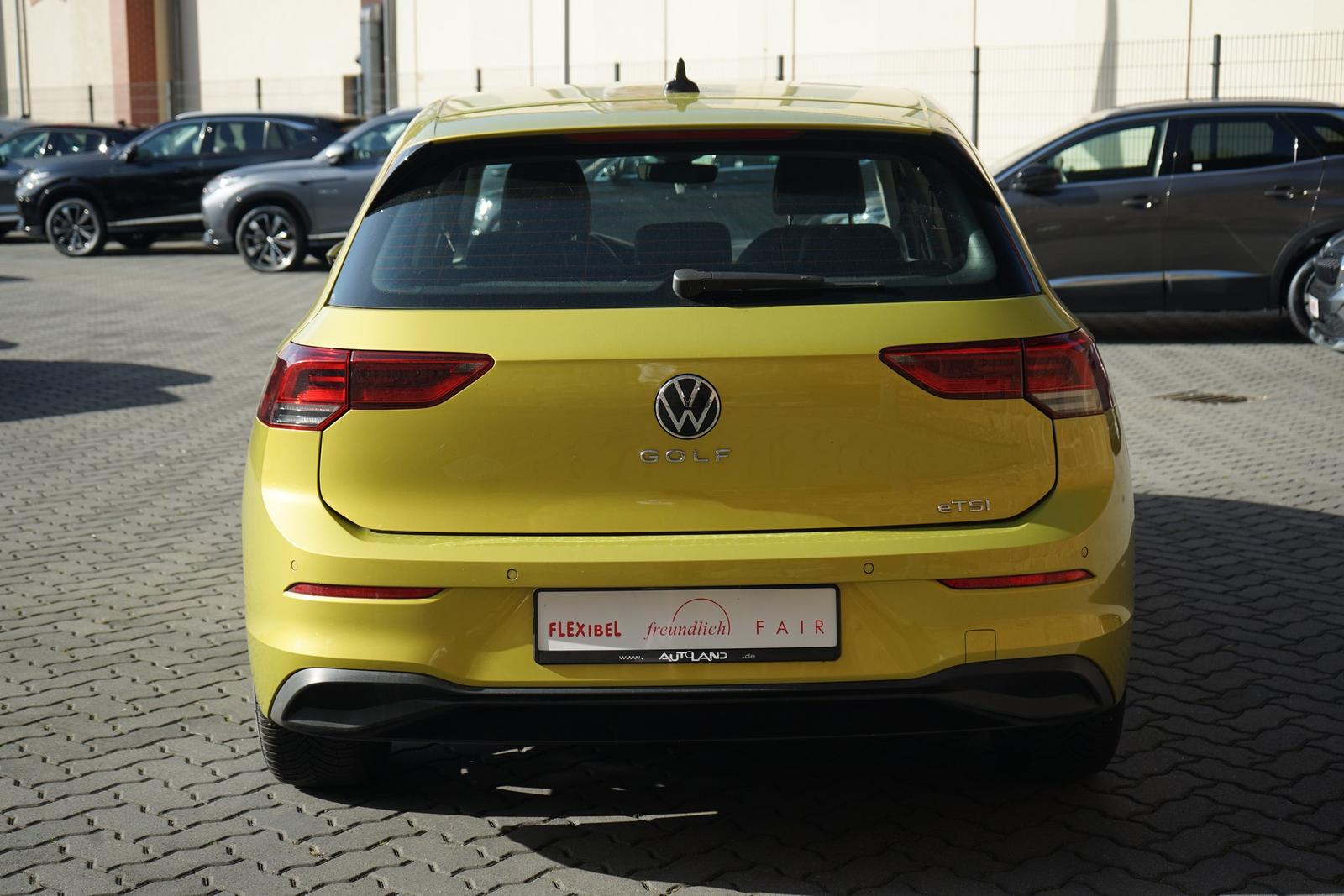 Volkswagen Golf VIII 1.0 eTSI Life LED Navi Sitzheizung ACC, миниатюра 5