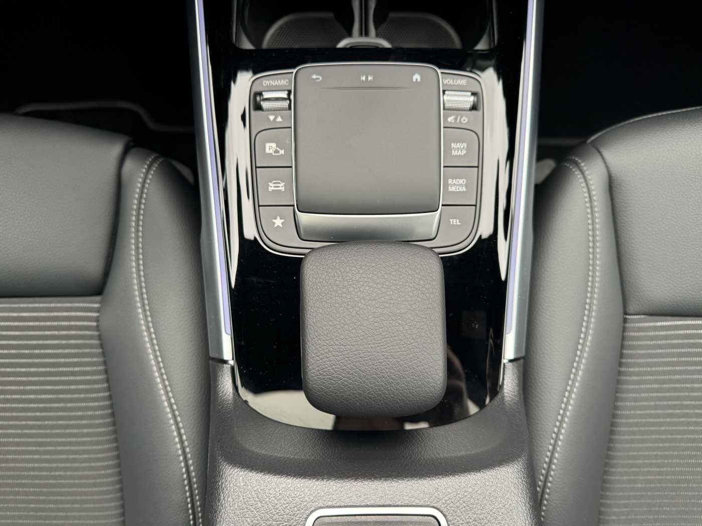 Fahrzeugabbildung Mercedes-Benz EQB 250 Pano+DistrPlus+7Sitzer+360 +Ambiente+LED