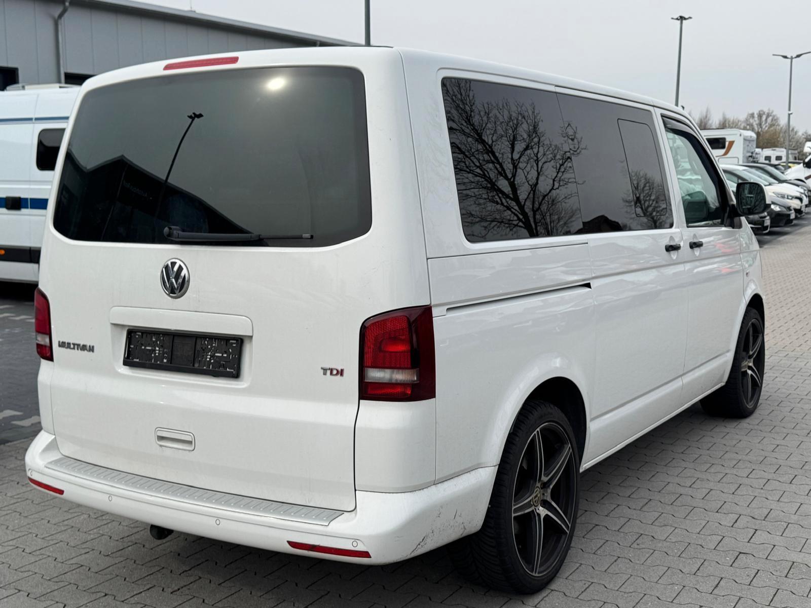 Volkswagen T5 Multivan Edition 25 2.0 TDI 179 ch BVA / 7 places / Alcantara / Toit panoramique / Chauffage auxiliaire