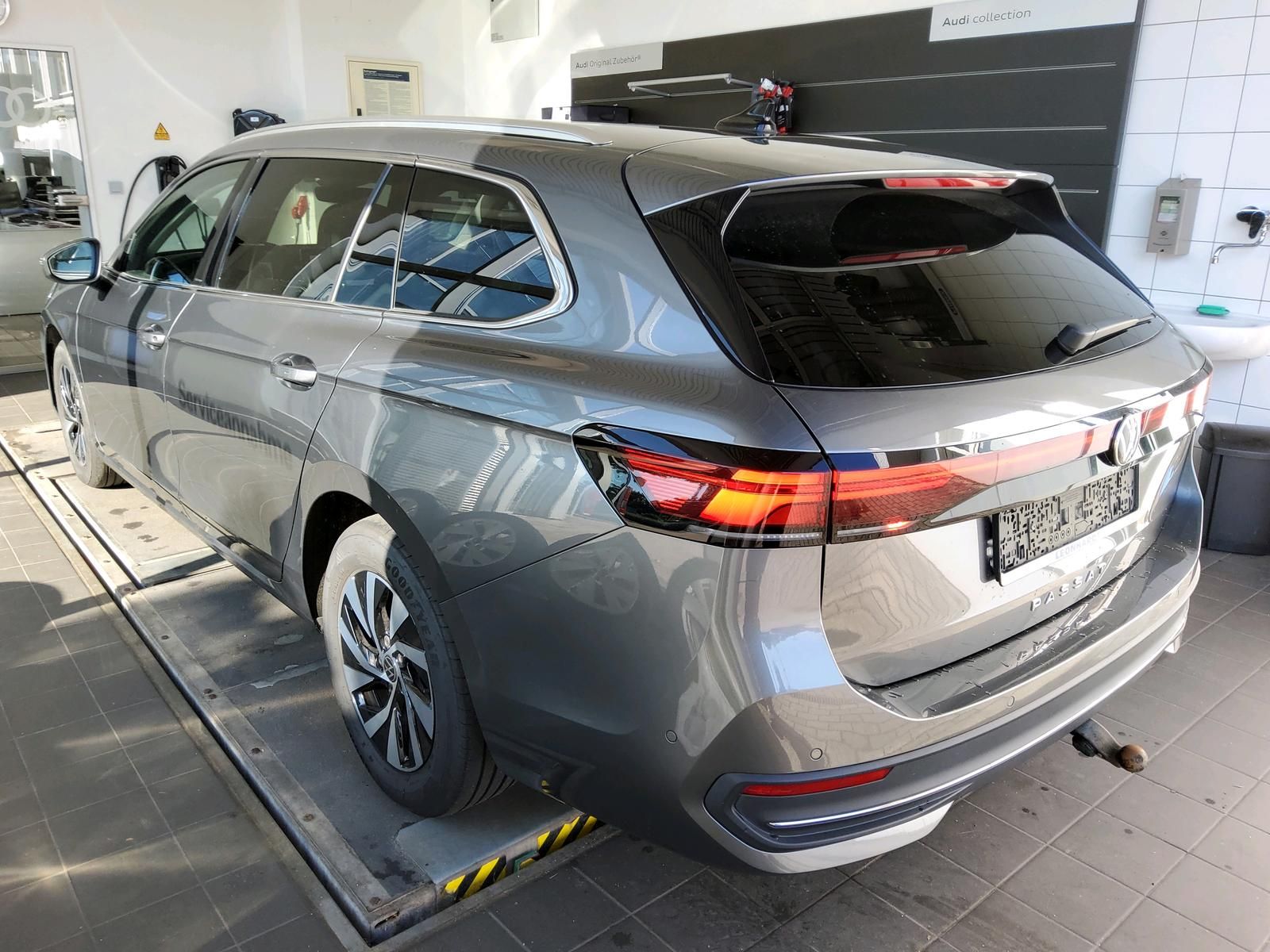 Volkswagen Passat 2.0TDI Business AHK Alcantara ACC ParkAs imagem 2