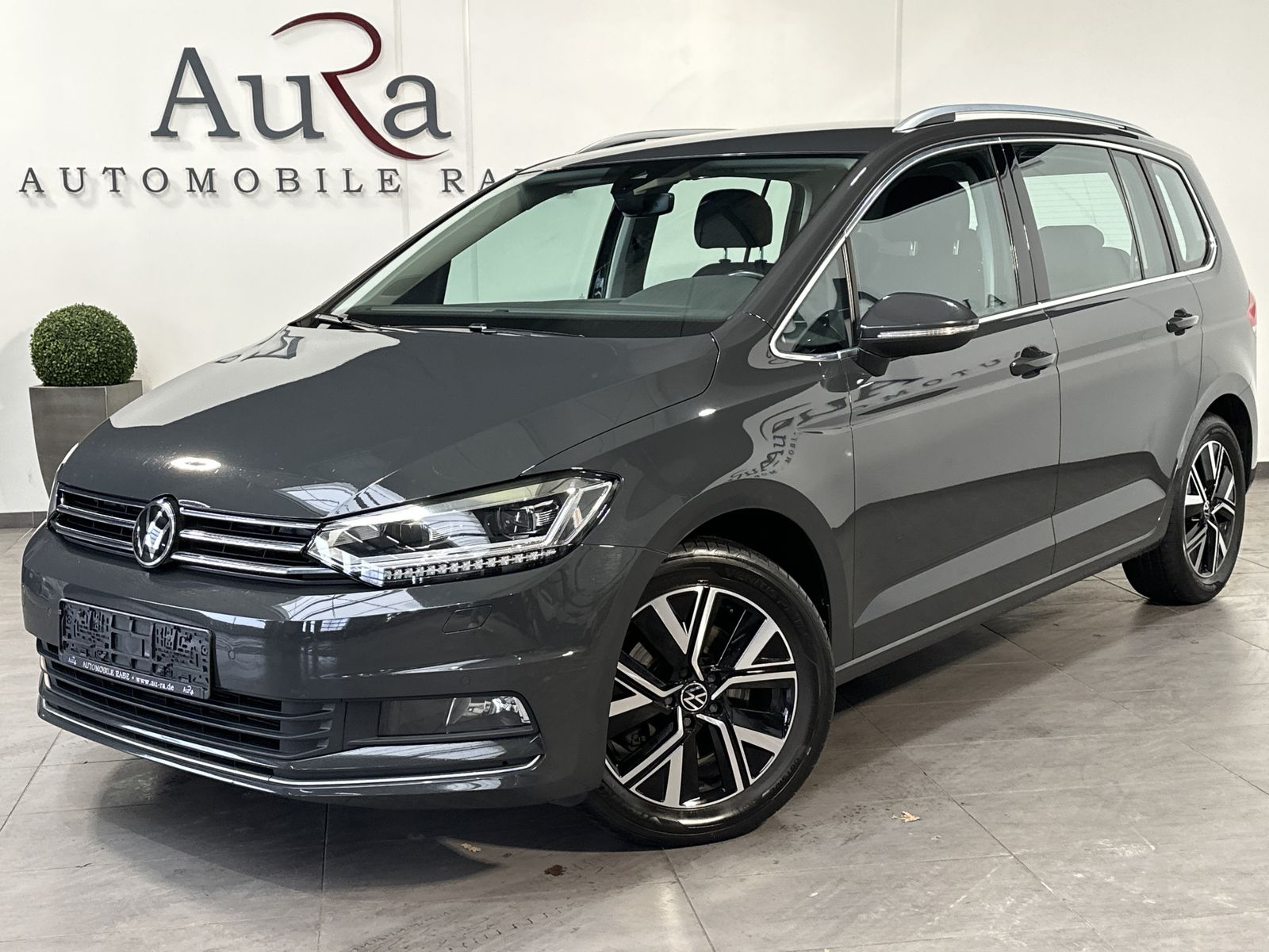 Fahrzeugabbildung Volkswagen Touran  2.0 TDI DSG Highline NAV+LED+AHK+ACC+PP