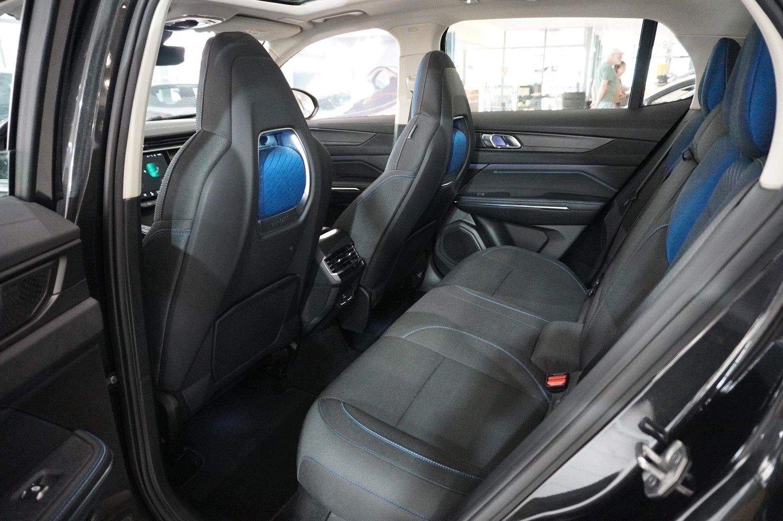 Fahrzeugabbildung Lynk&Co 01 1.5T HEV HYBRID NAVI/LED/SPORT/VIRT./PANO/DAB