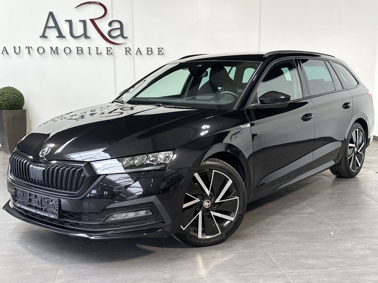 Fahrzeugabbildung SKODA Octavia Combi 2.0 DSG Sportline NAV+LED+VCOCK+PP