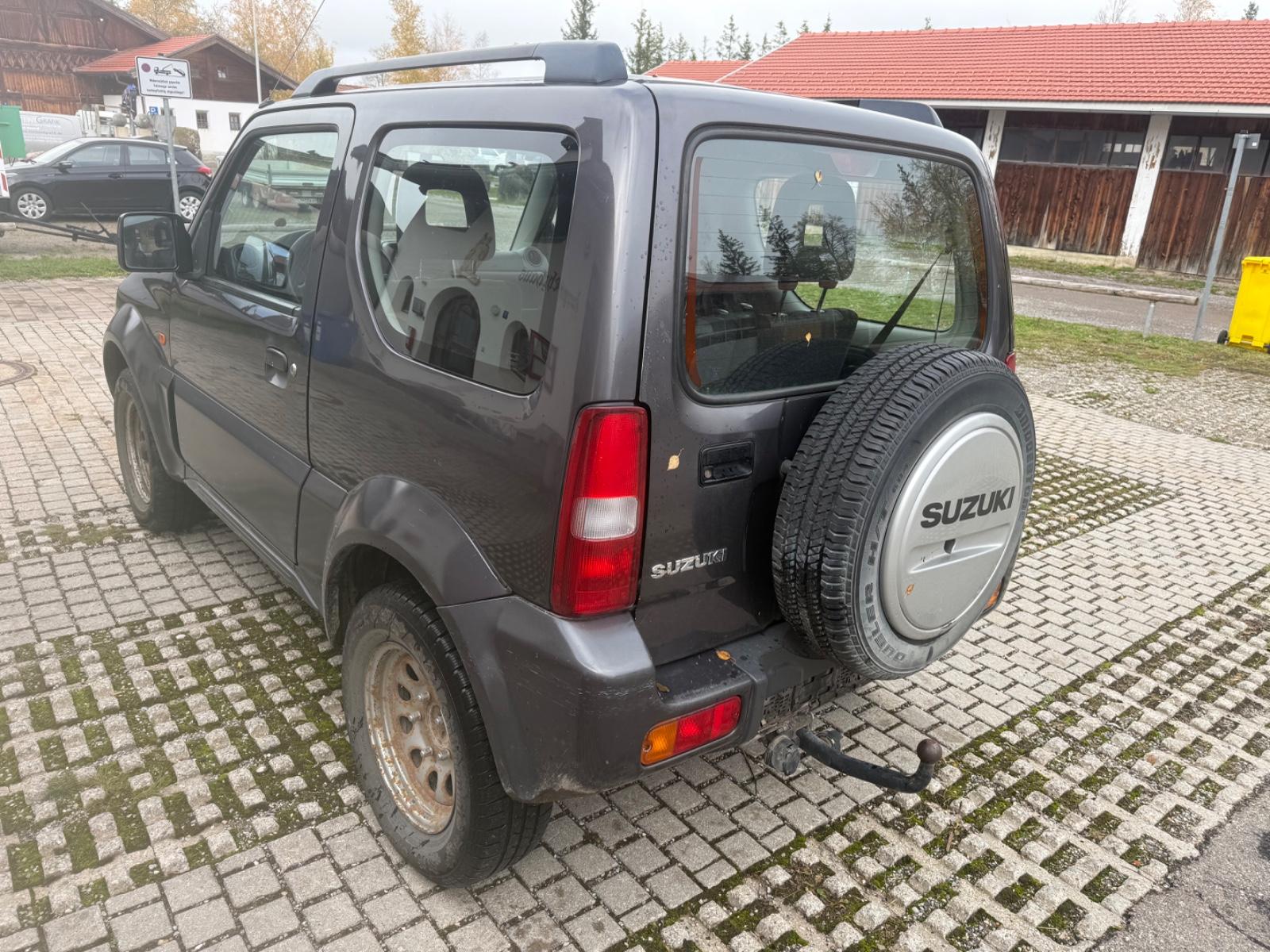Suzuki Jimny 2009 — двигун 1.328 cm³, 86 HP (63kW)
