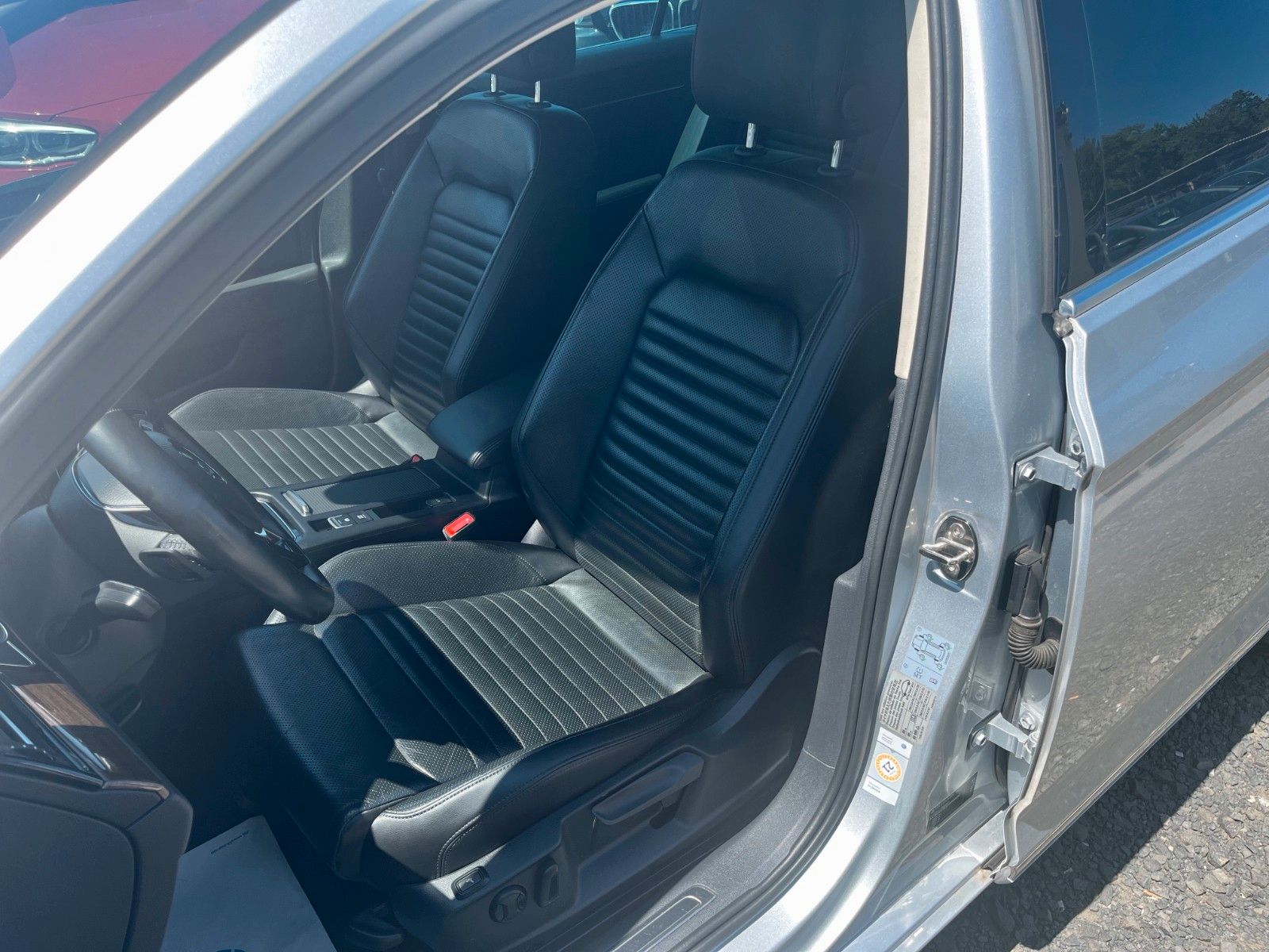 Fahrzeugabbildung Volkswagen Passat Variant 1.8 TSI DSG Navi Leder HIGHLINE