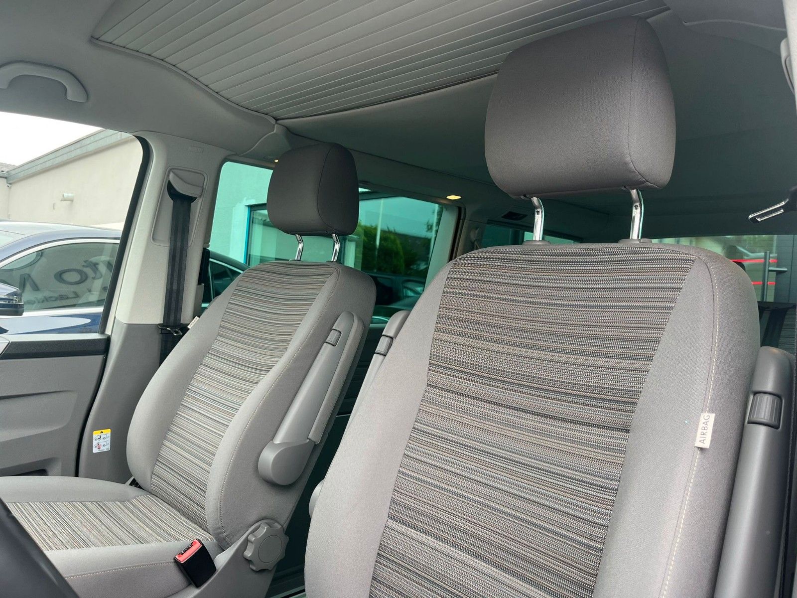 Fahrzeugabbildung Volkswagen T6 California 2.0TDI 4Motion Beach Camper