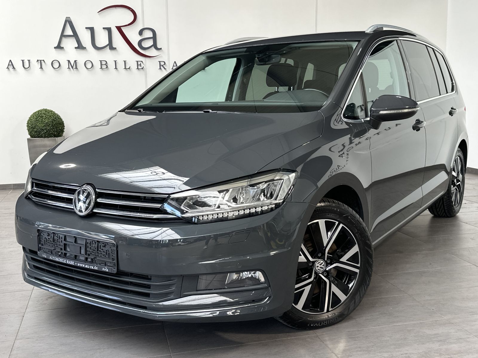 Fahrzeugabbildung Volkswagen Touran 2.0 TDI Highline NAV+LED+ACC+FAMILY-PAKET