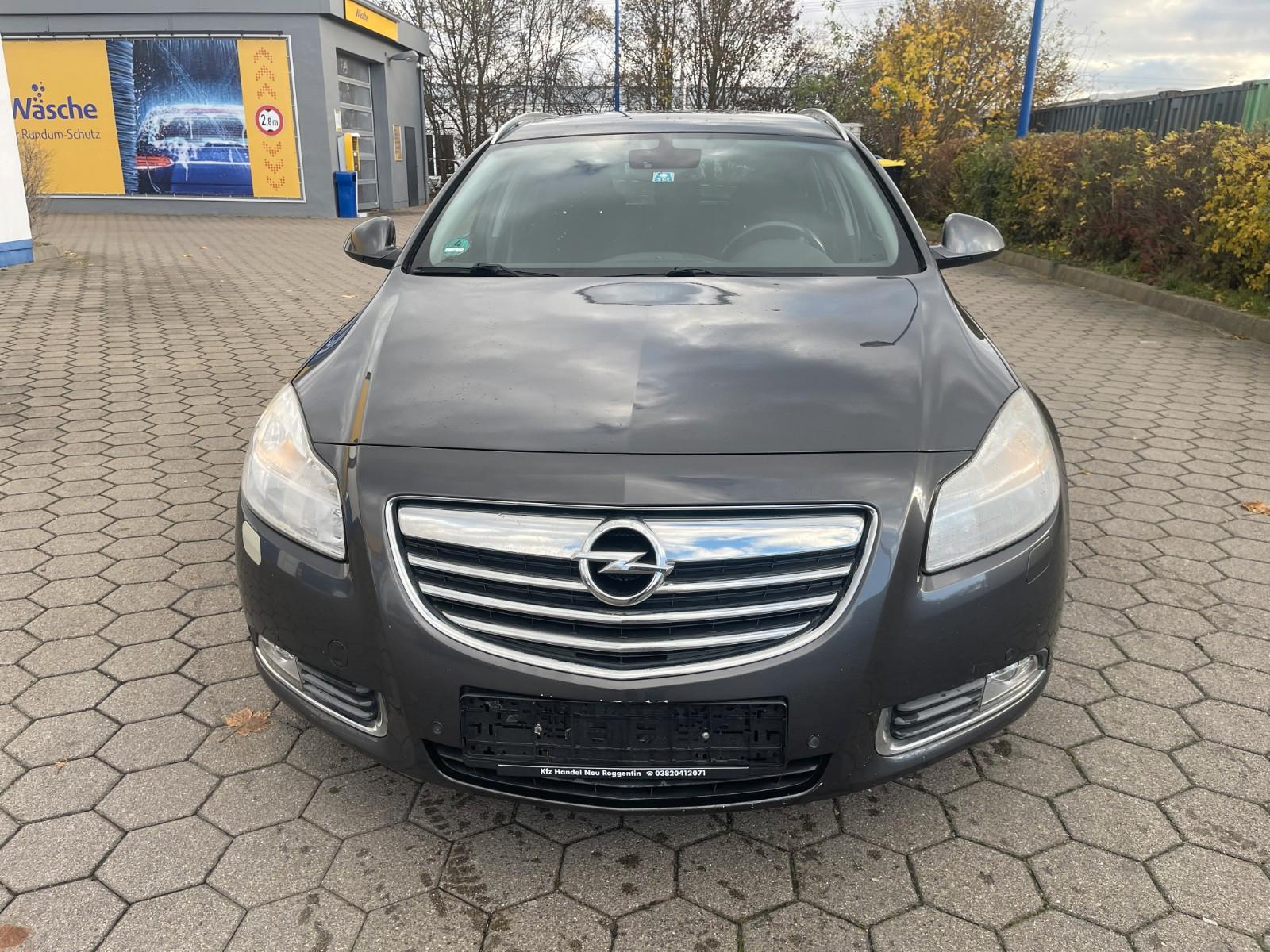 Opel Insignia 2011 — вигляд ззаду