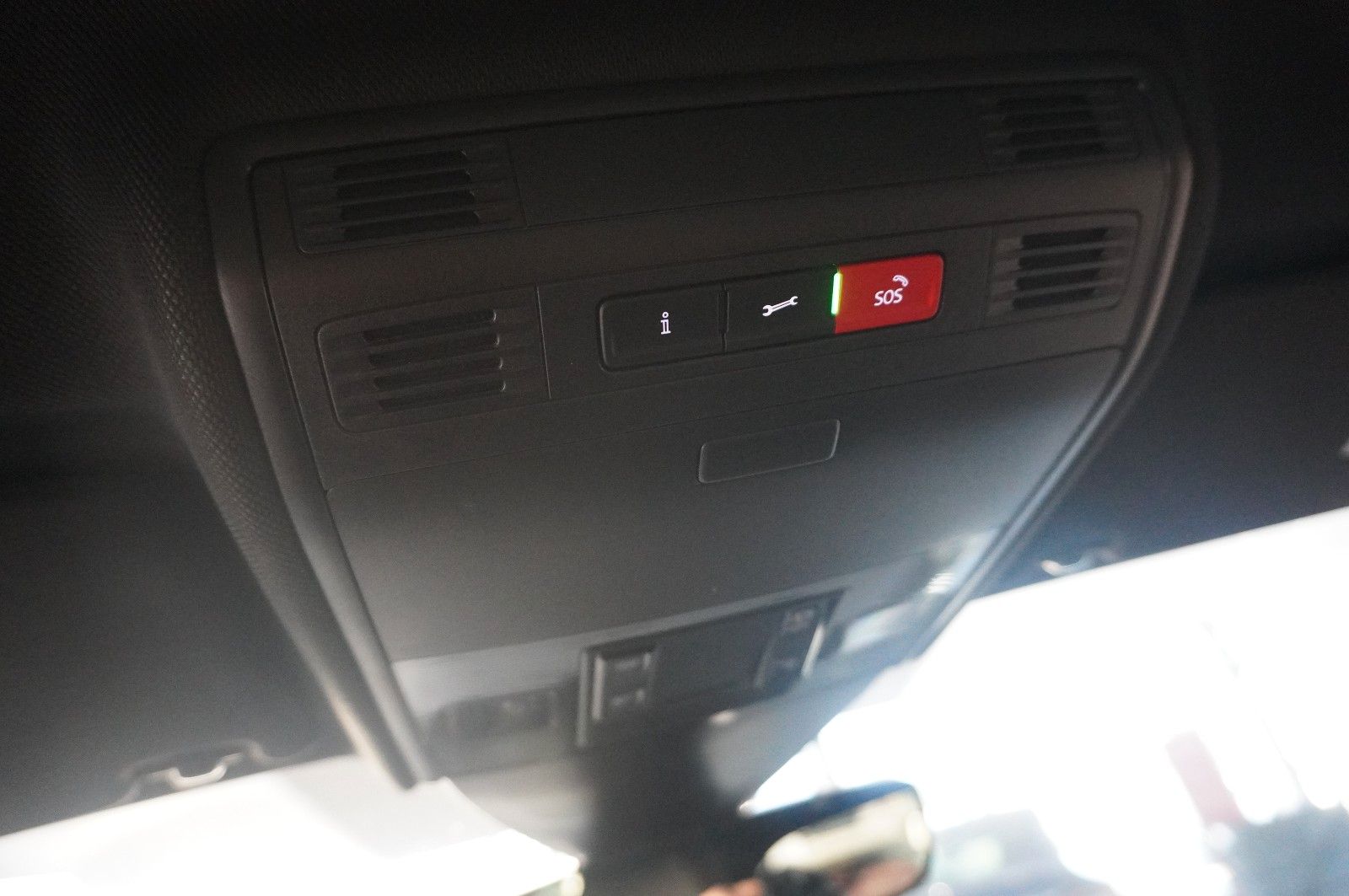 Fahrzeugabbildung Volkswagen Taigo 1.0 TSI R-LINE DSG NAVI/LED/KAMERA/SH/DAB+