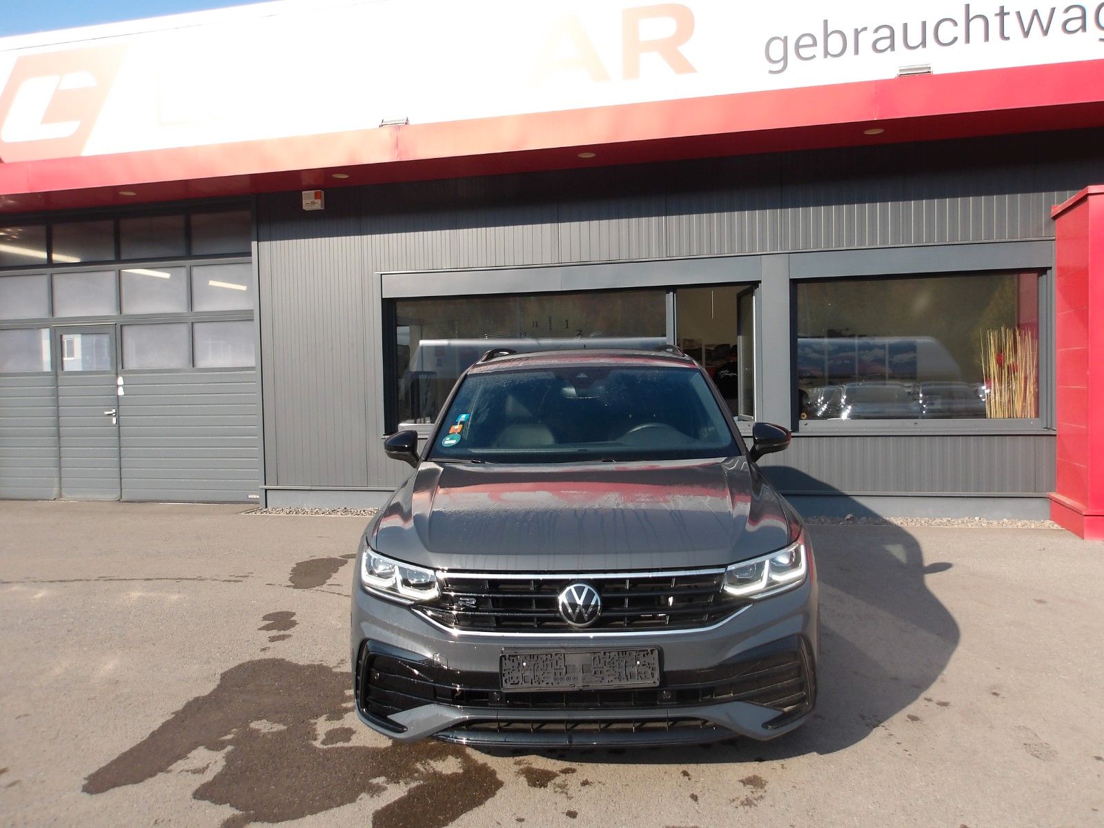 Volkswagen Tiguan R-Line TDI DSG EXP € 19990.- imagem 3