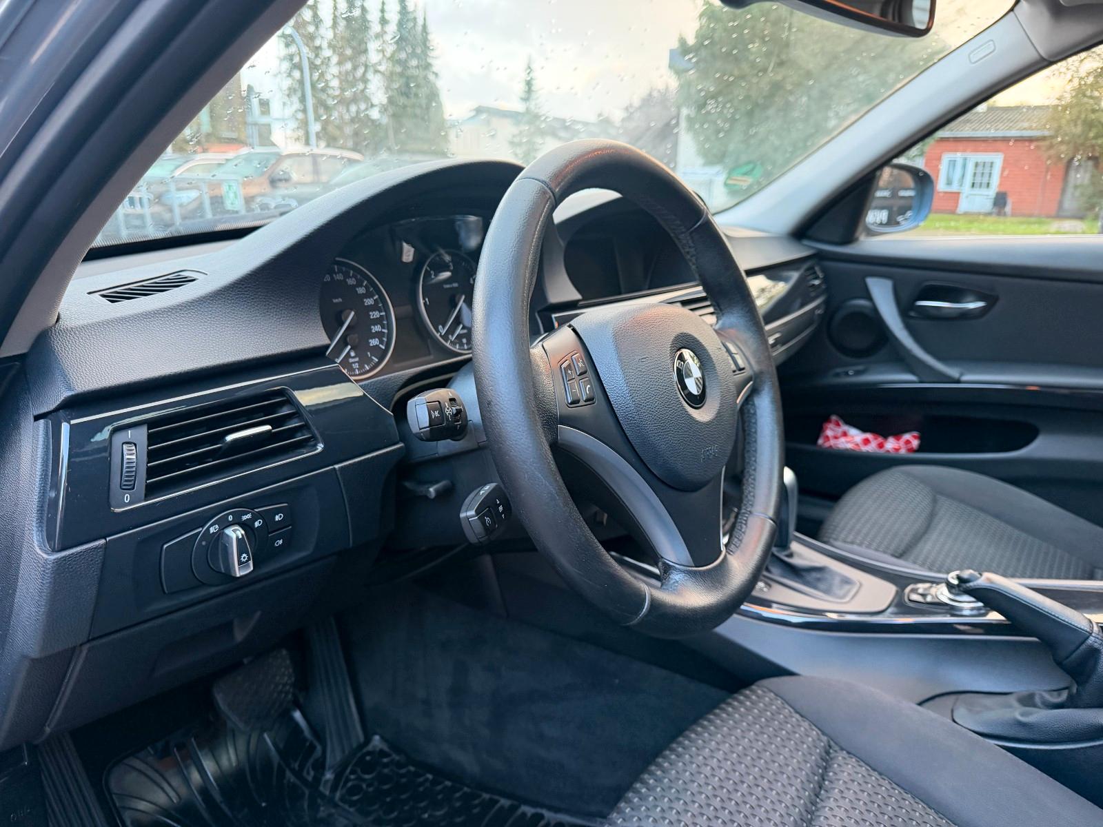 BMW 318 2012 — photo 9
