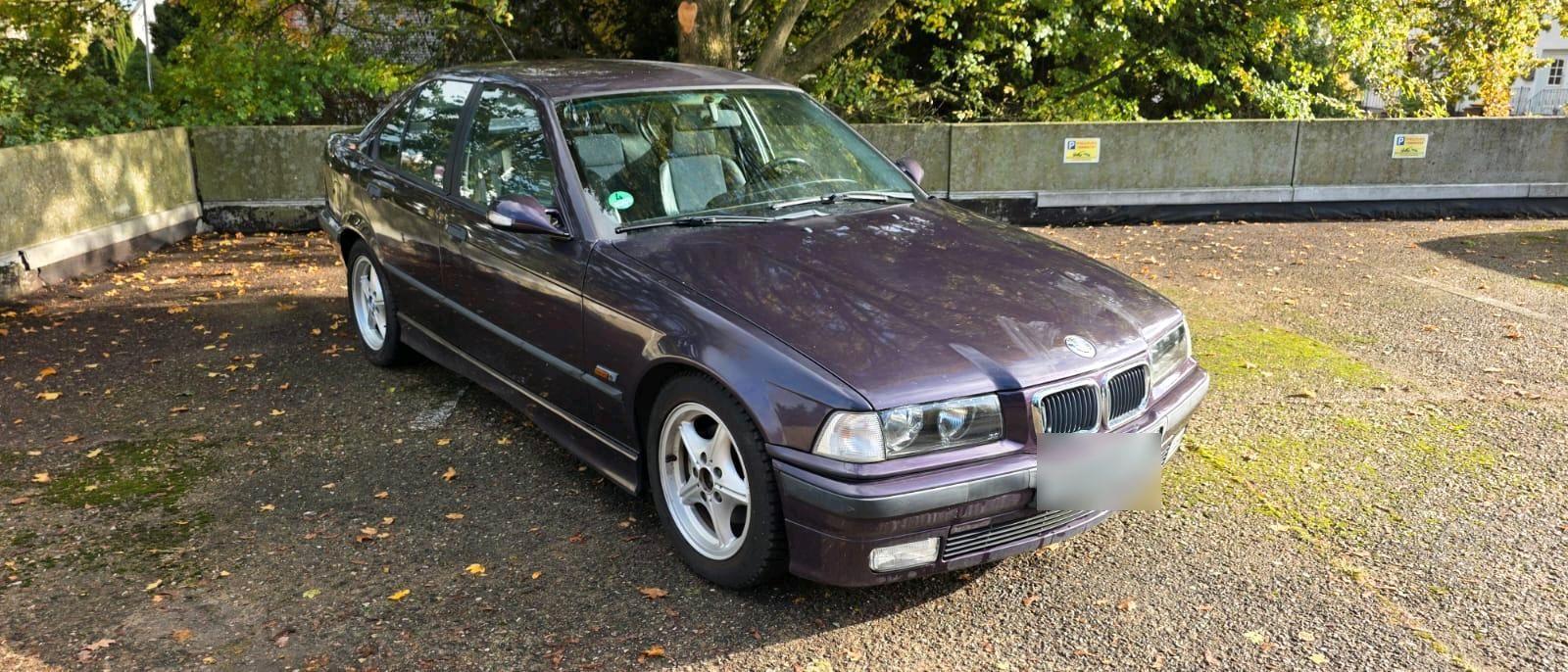 BMW 323