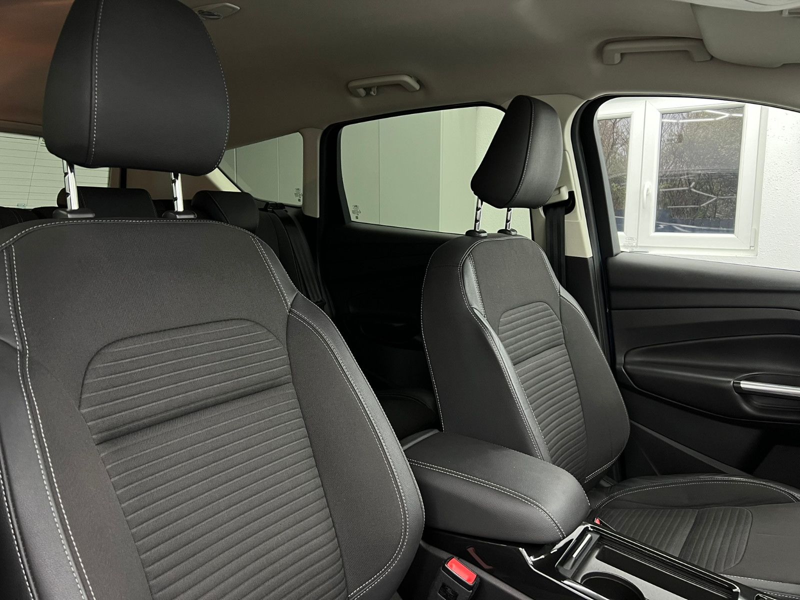 Fahrzeugabbildung Ford Kuga Titanium/NAVI/2-ZONEN/KAMERA/2.HAND