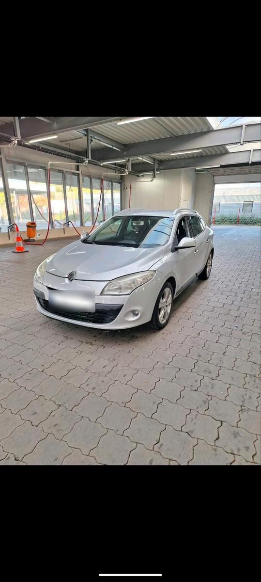 Renault Megane 2010 — rear view