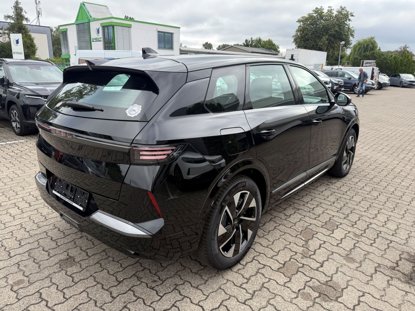 Fahrzeugabbildung Opel Grandland 1.6 Plug-in-Hybrid mit AHK+Allwetter