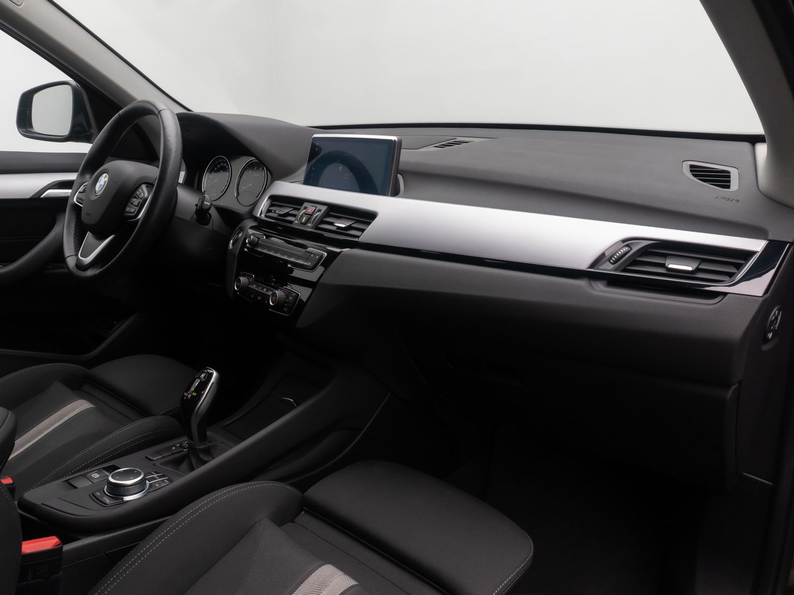 Fahrzeugabbildung BMW X1sD18i DAB HiFi Lenkrhzg DrivAssist Parkassist