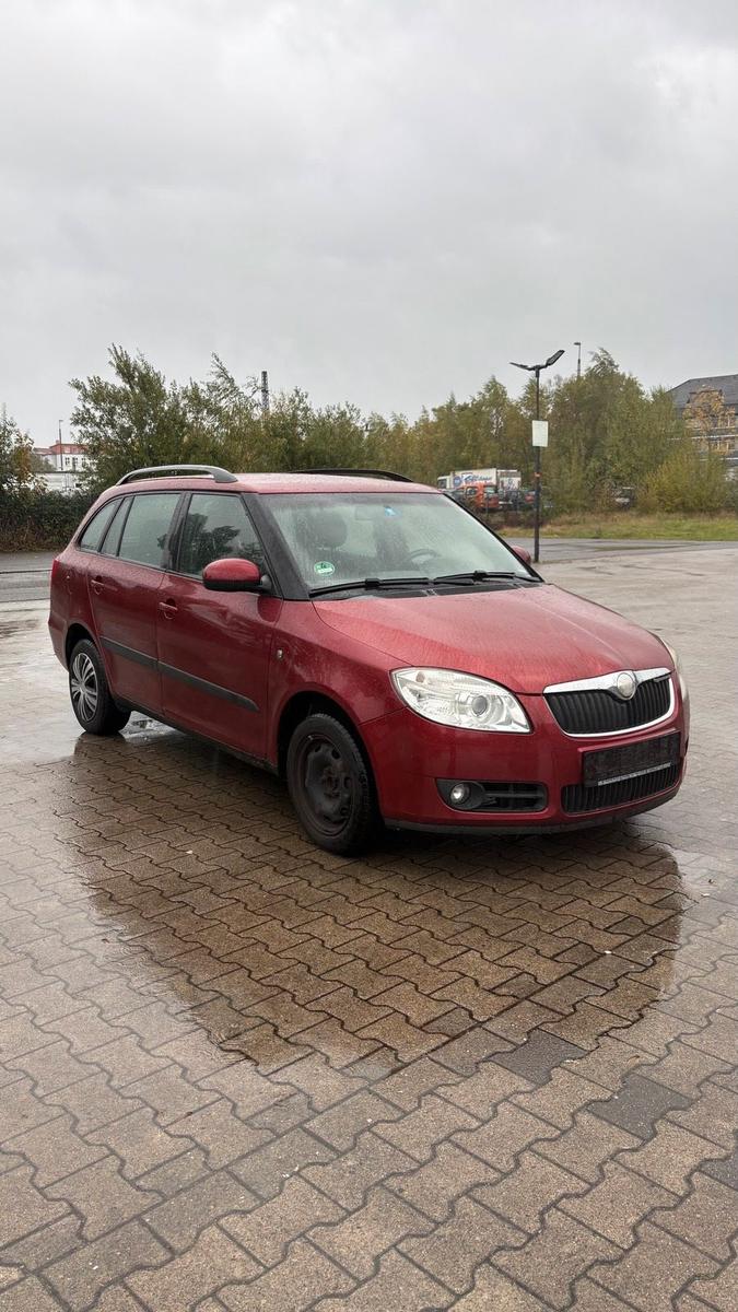 Skoda Fabia 2008 — rear view