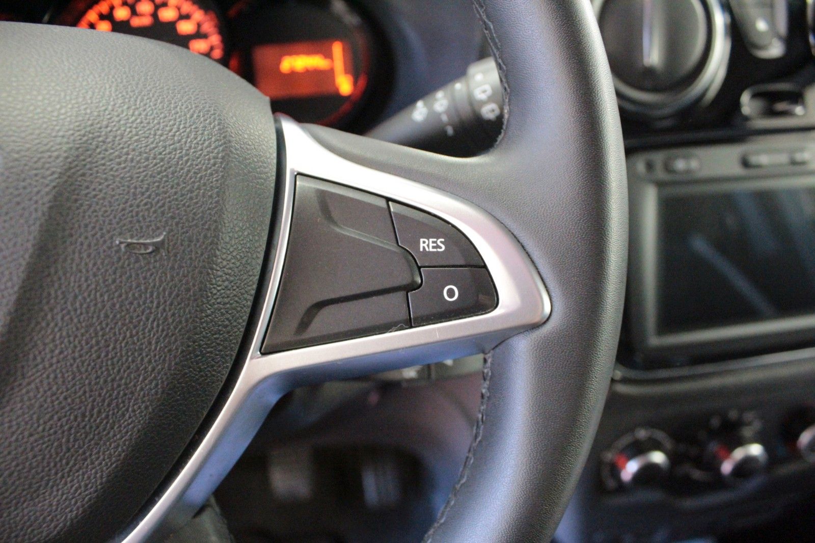 Fahrzeugabbildung Dacia Lodgy Blue dci115 Stepway*7-Sitzer*Navi*Sitzhzg*