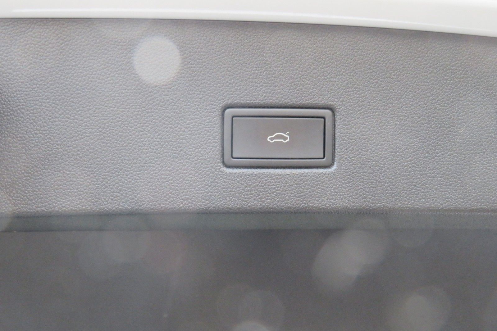 Fahrzeugabbildung Volkswagen T-Roc Sport R-LINE PANO 18`LED NAVI BEATS 1.HD