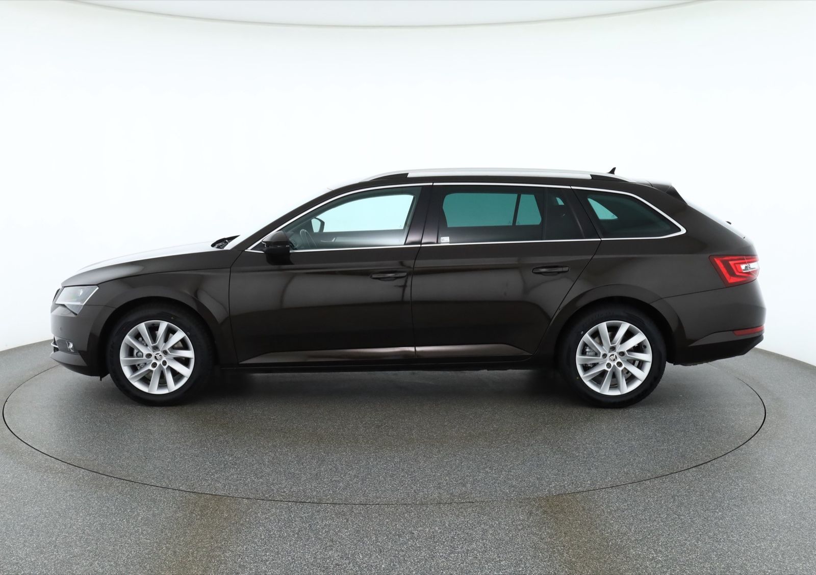Skoda Superb Combi 1.5 TSI DSG Bi-Xenon Navi Smartlink foto 2
