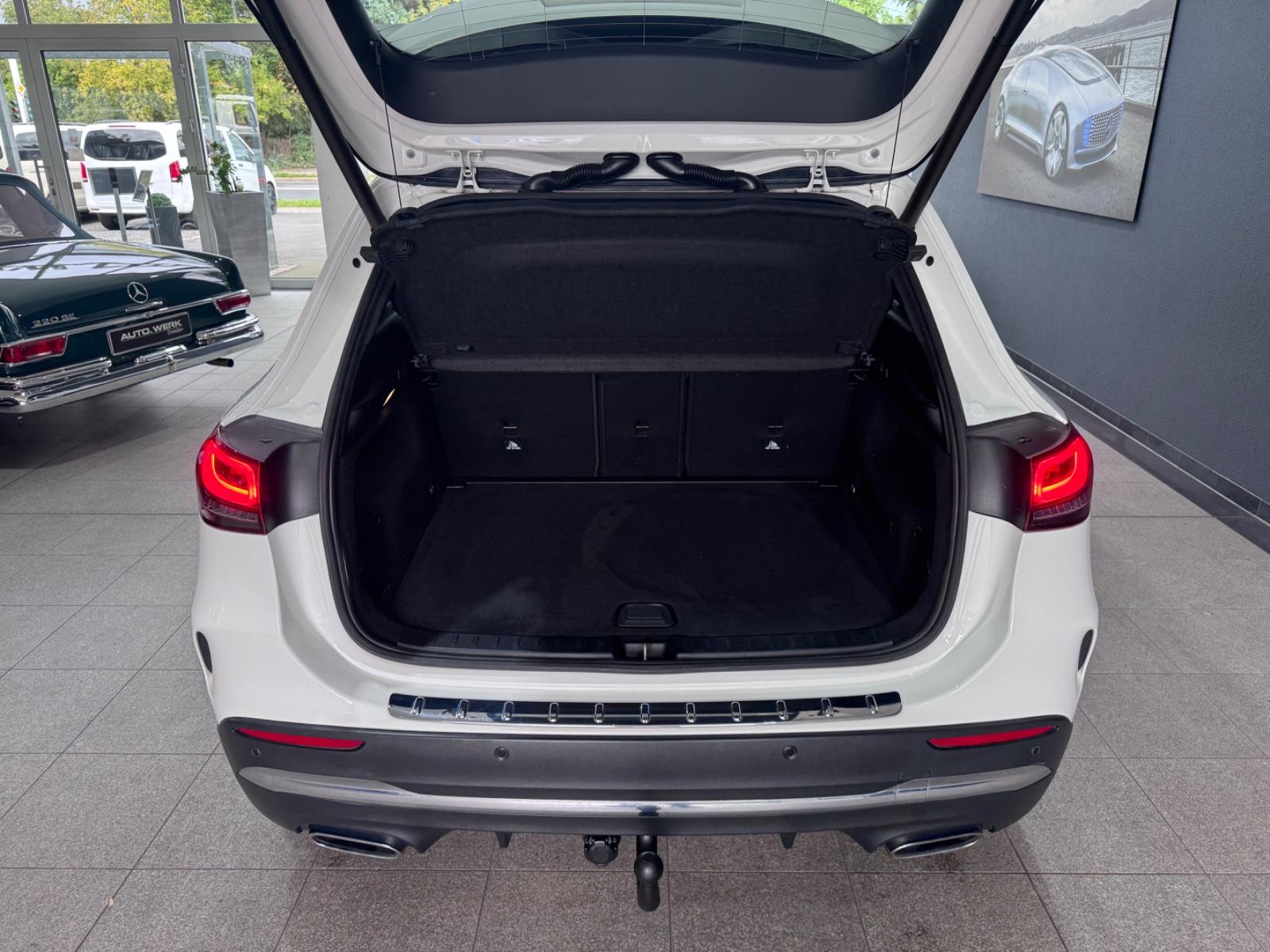 Mercedes-Benz GLA 200 AMG*MEMORY*LED*PANORAMA*AHK*KAMERA