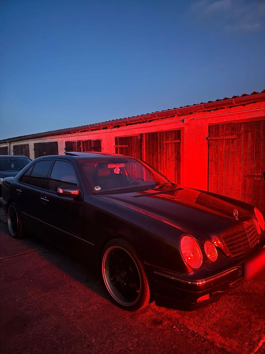 Mercedes-Benz E 220