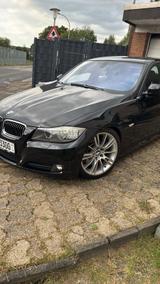 BMW E90 330i - BMW 330 aus 2009: 330i