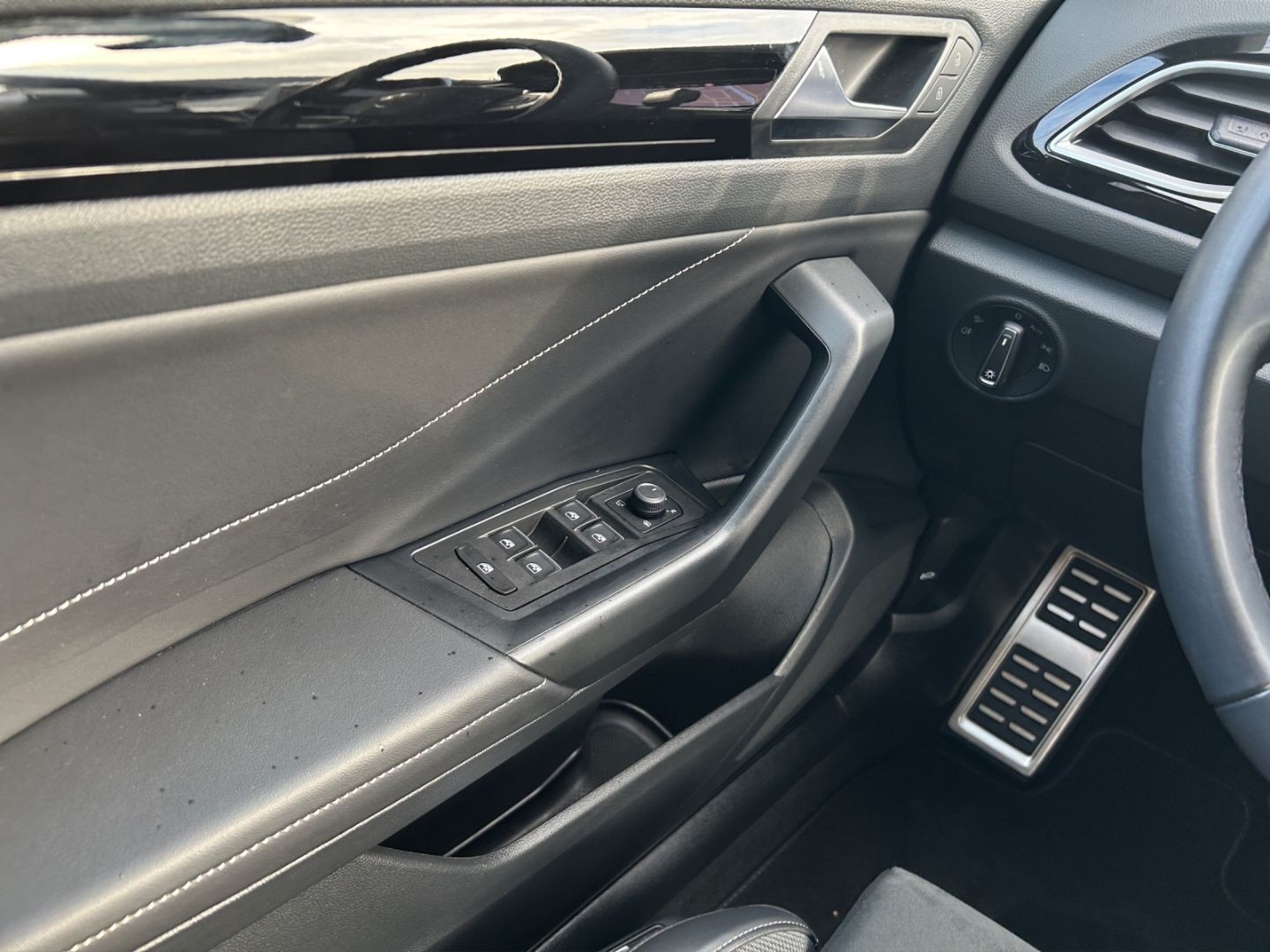 T-Roc R-Line 1.5 l TSI OPF 110 kW DSG AHZV Matri