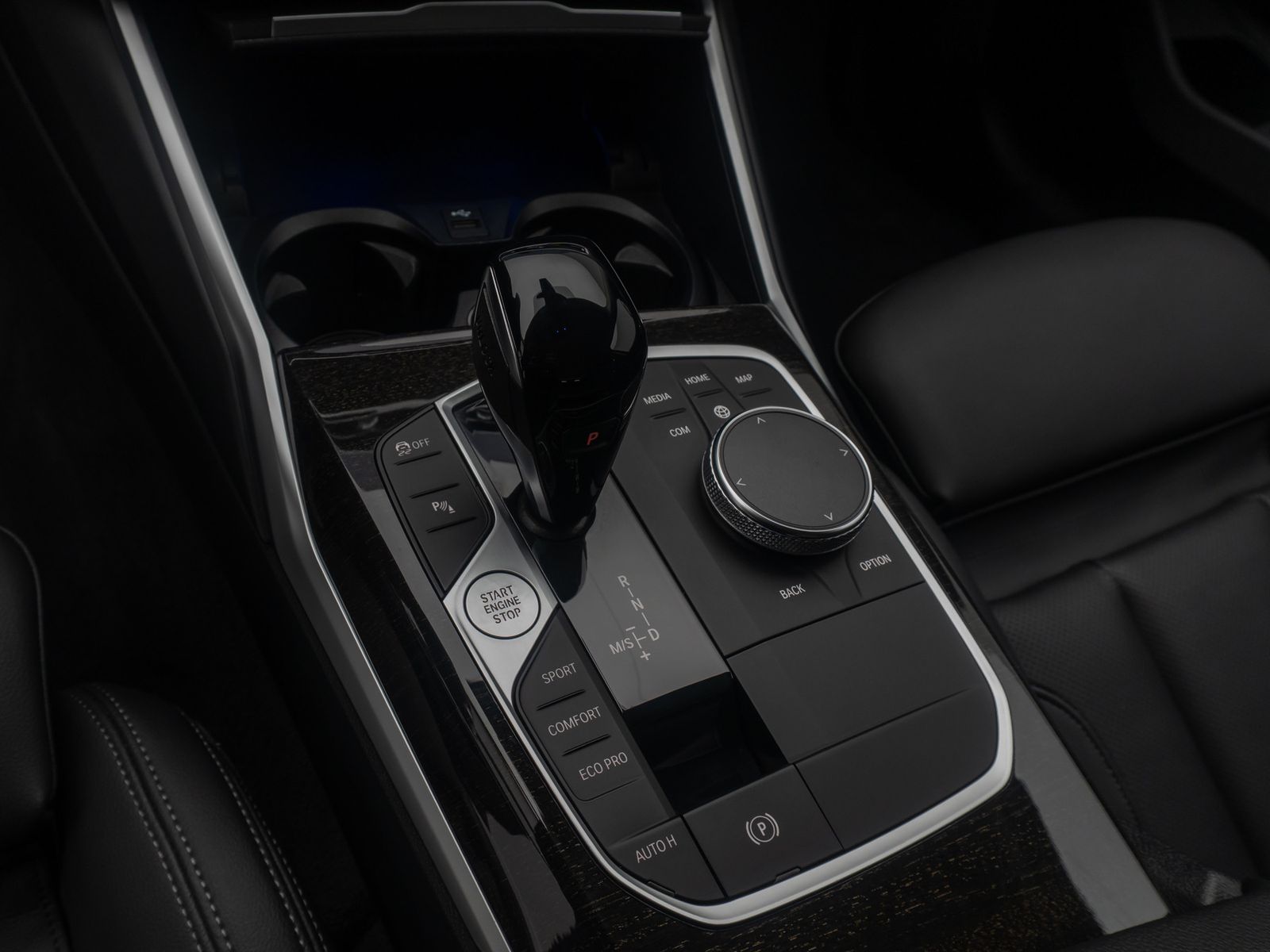 Fahrzeugabbildung BMW 318d Luxury Line DAB Alarm Geschwindigreg HiFi