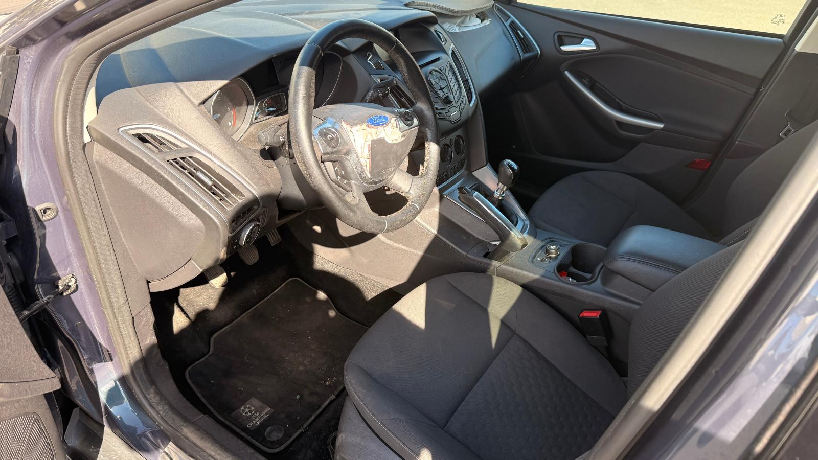 Ford Focus 2013 — photo 19
