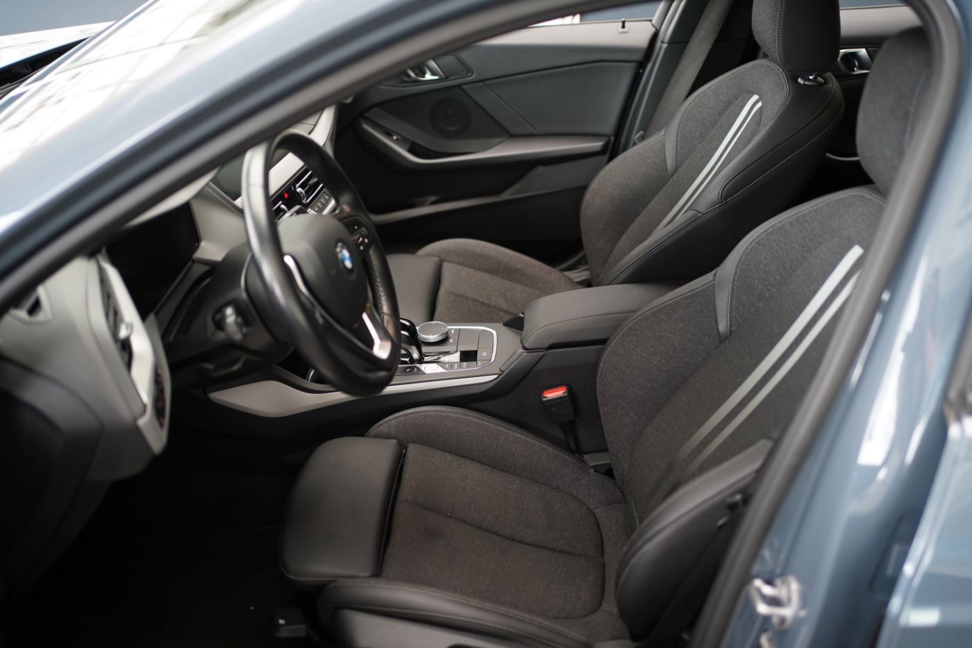 Fahrzeugabbildung BMW 118iA Advantage +LiveCockpitProf+Multi-Sport-Len