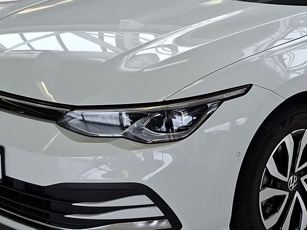 Golf VIII Variant 1.5 eTSI Active *DSG*AHK*LED*A