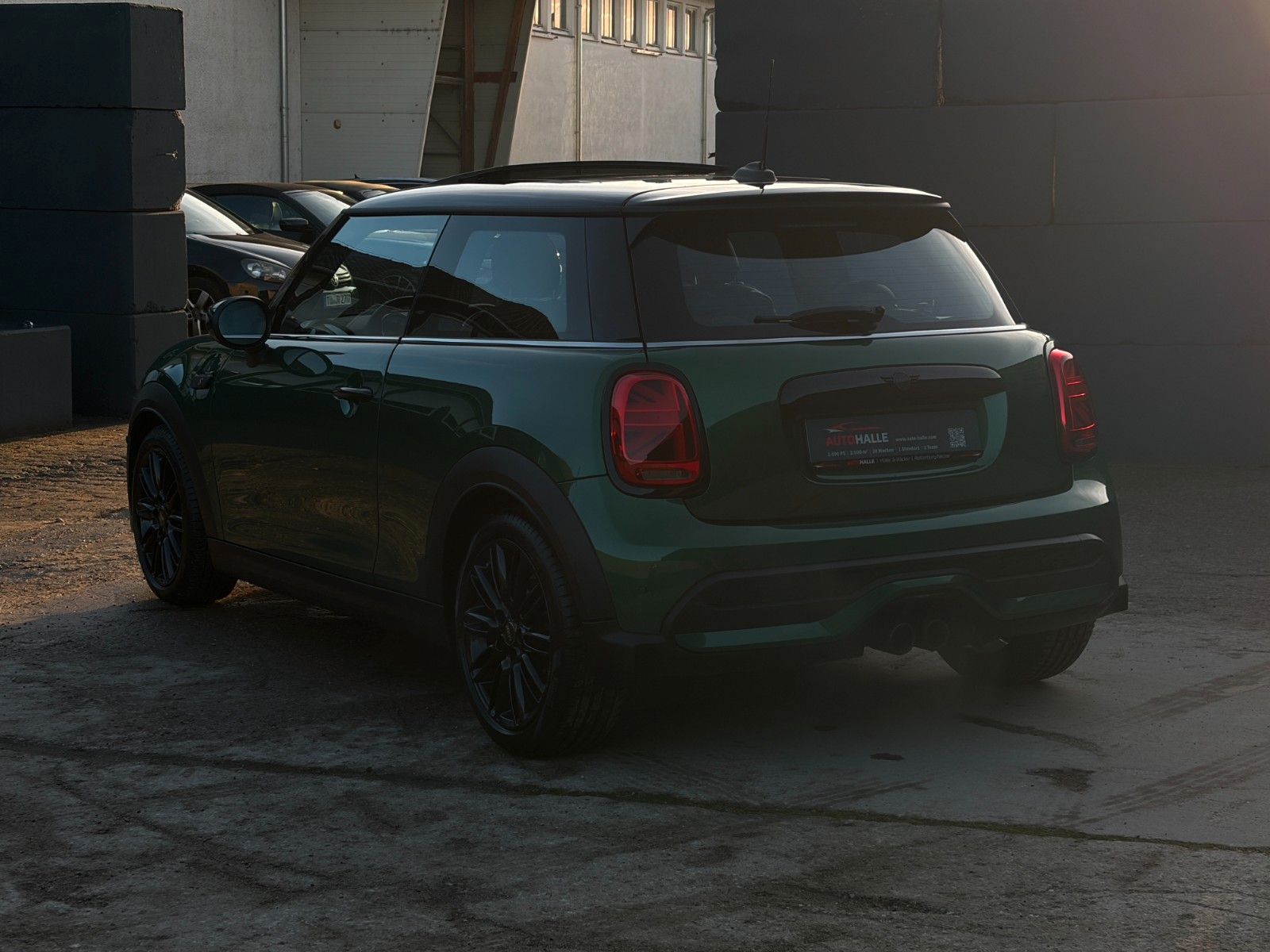 Fahrzeugabbildung MINI Cooper S Classic Trim Leder PANO LHZ SHZ BT PDC