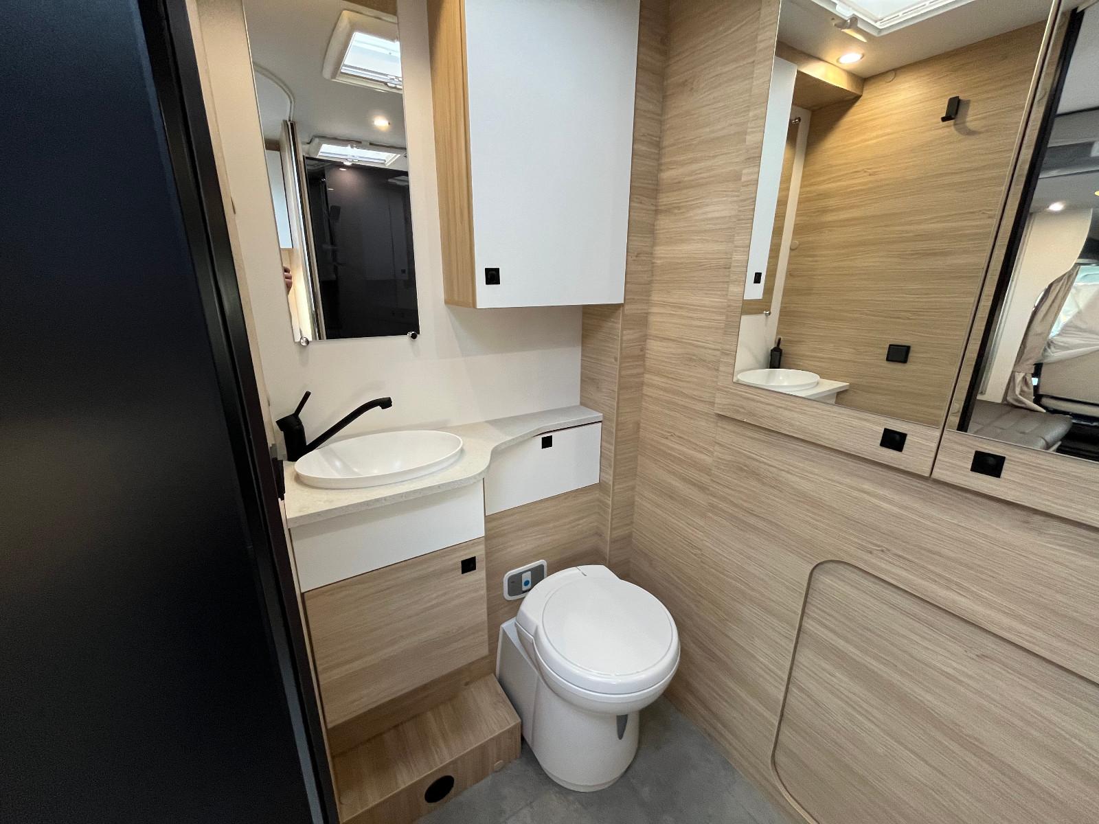 Challenger 260 Ultimate Edition Solar Markise Arctic – Foto 11 von 16