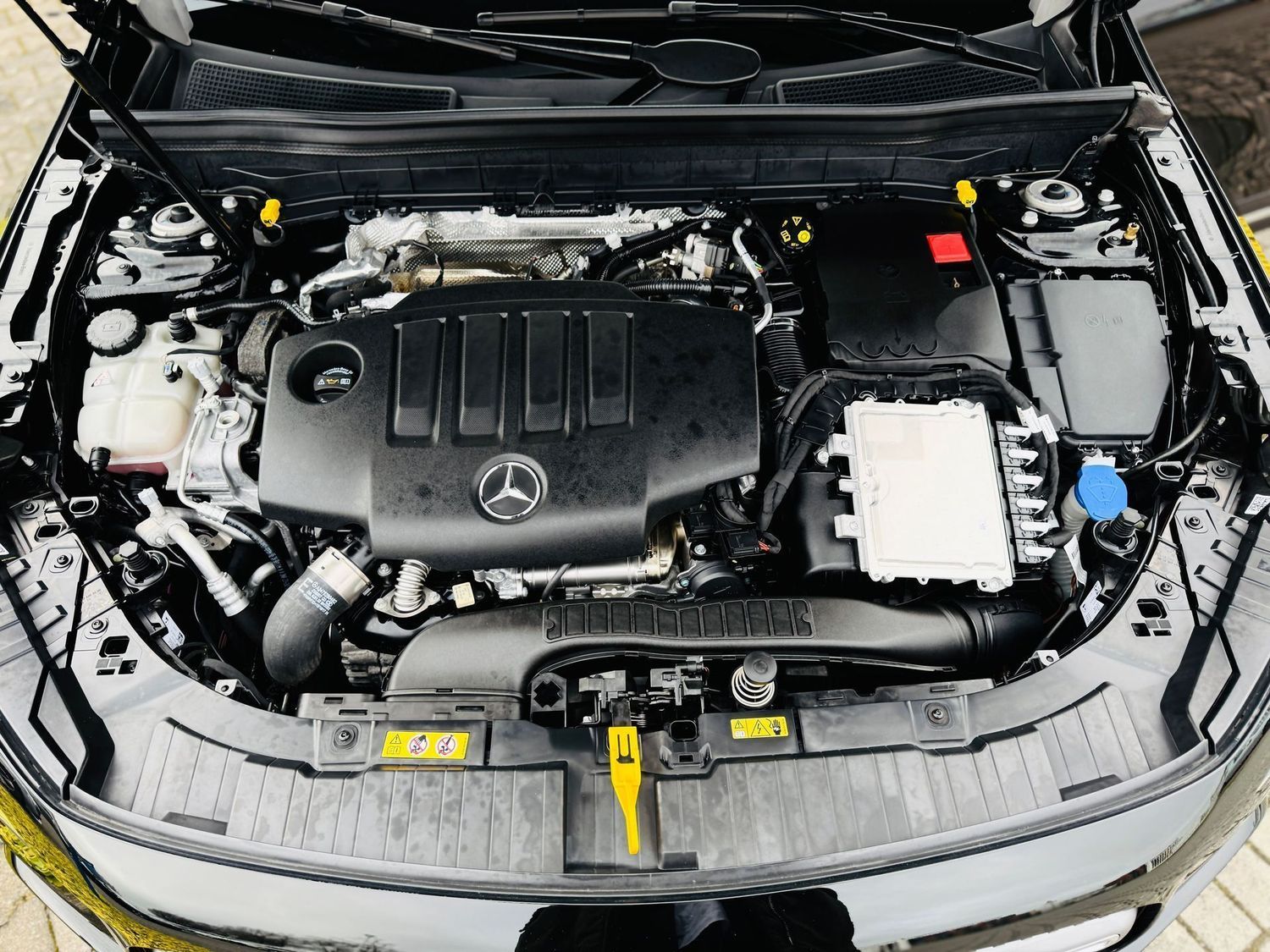 Fahrzeugabbildung Mercedes-Benz GLB 200 d AMG - Distronic, AHK, LED, EDW, RFK, K