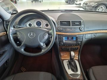 Mercedes E 200 - 4