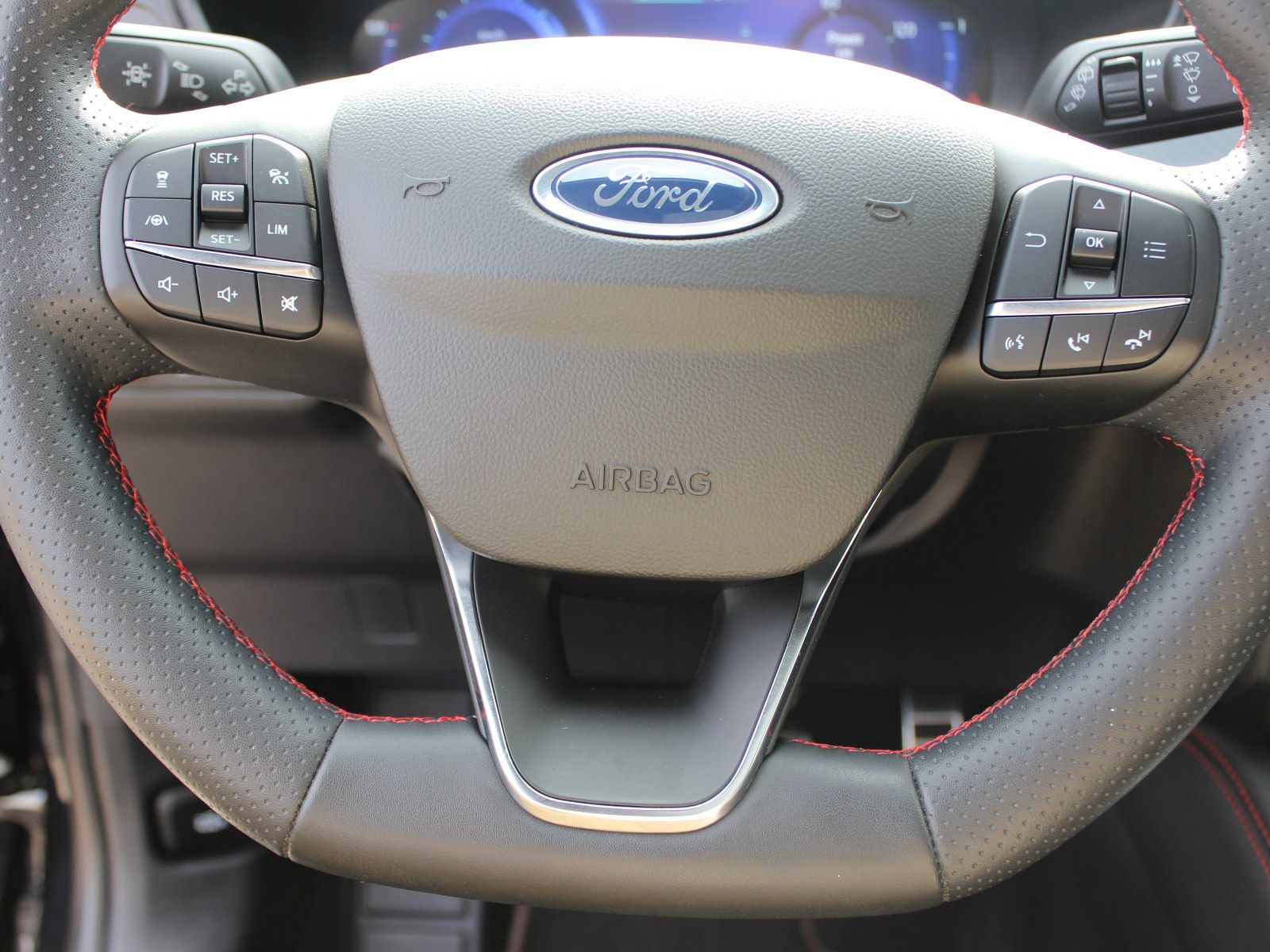 Fahrzeugabbildung Ford Kuga Plug-In Hybrid ST-Line X 2,5 Duratec