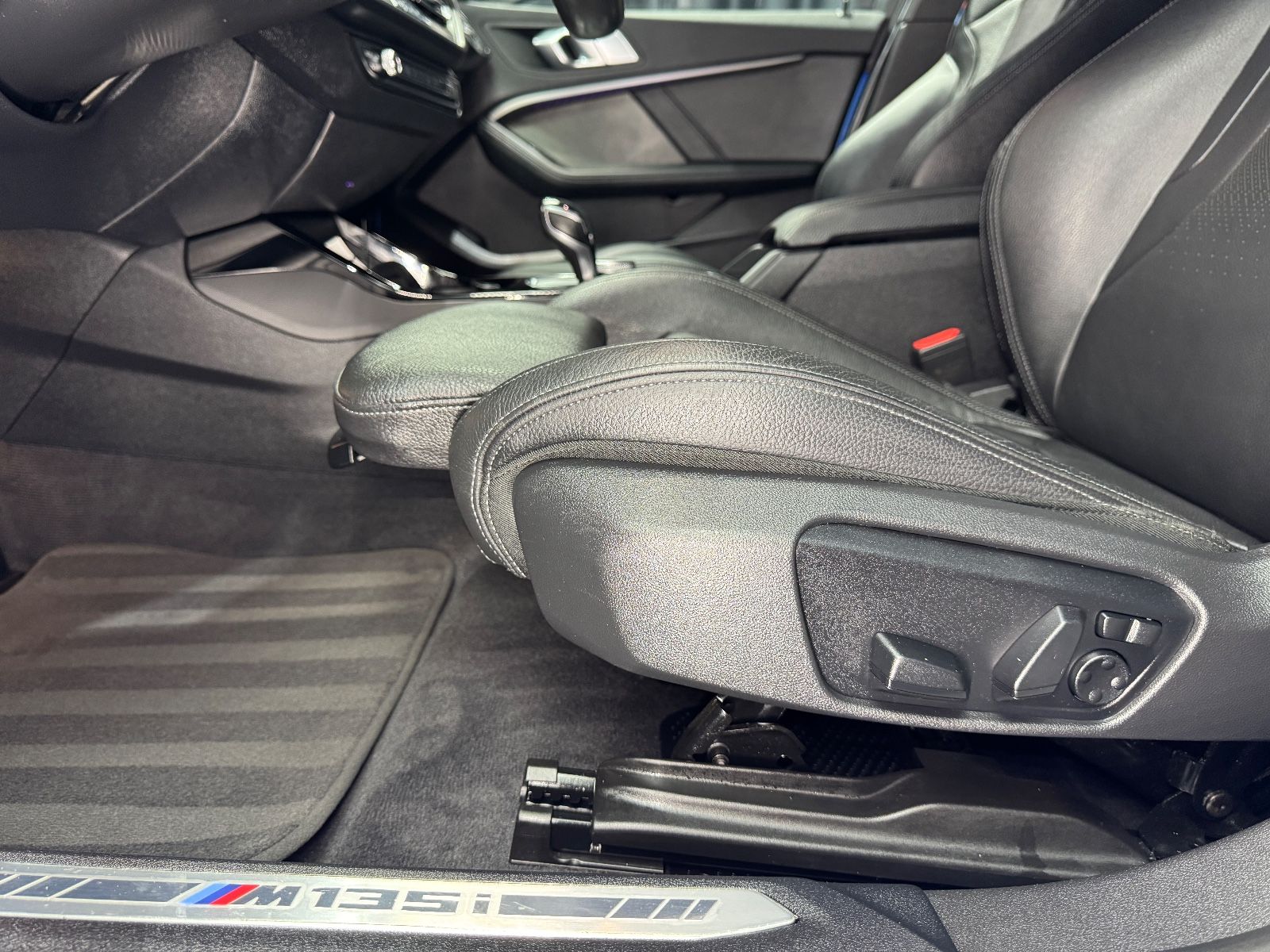 Fahrzeugabbildung BMW M135 i xDrive|H/K|NAVI|ACC|HEAD-UP|SPORTSITZE|