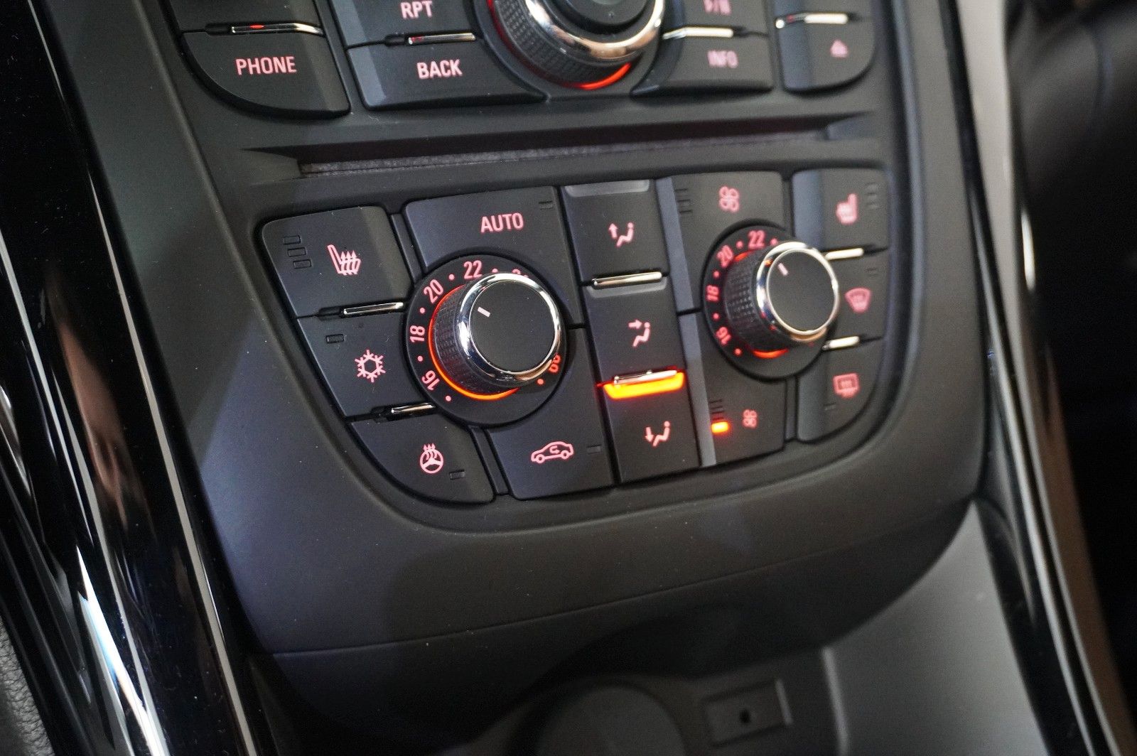 Fahrzeugabbildung Opel Cascada 2.0D ACTICE NAVI/LED/KAMERA/SPORT/SHZ