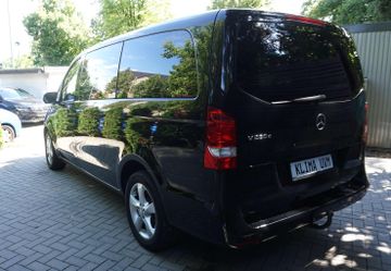 Mercedes V 220 - 3