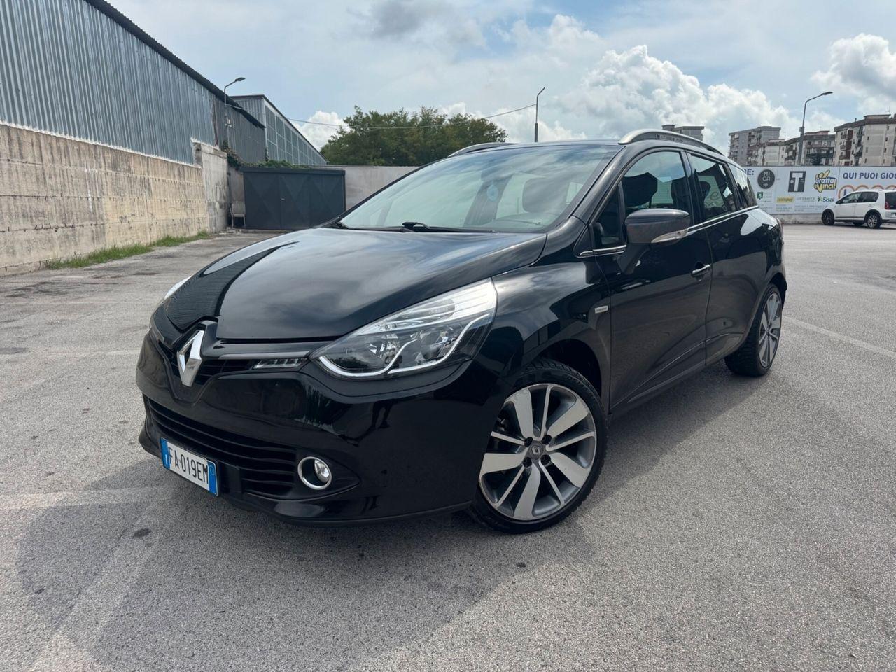 Renault Clio 2015 — rear view