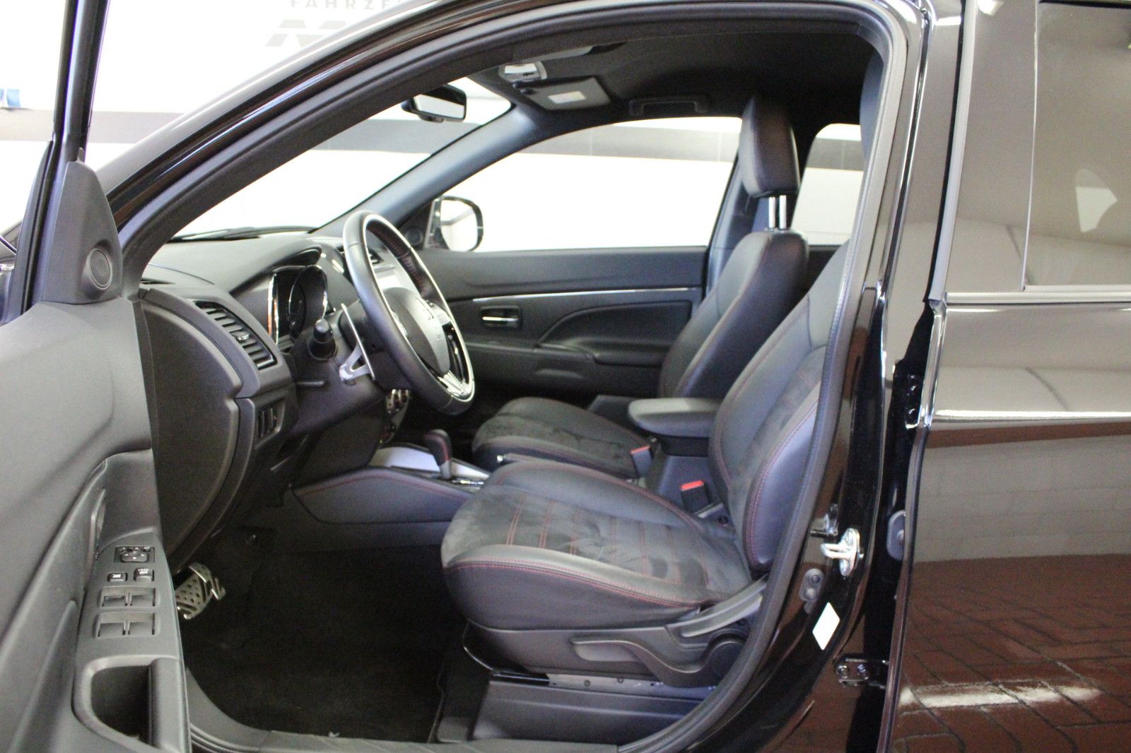 Fahrzeugabbildung Mitsubishi ASX 2.0 MIVEC CVT 2WD Spirit+