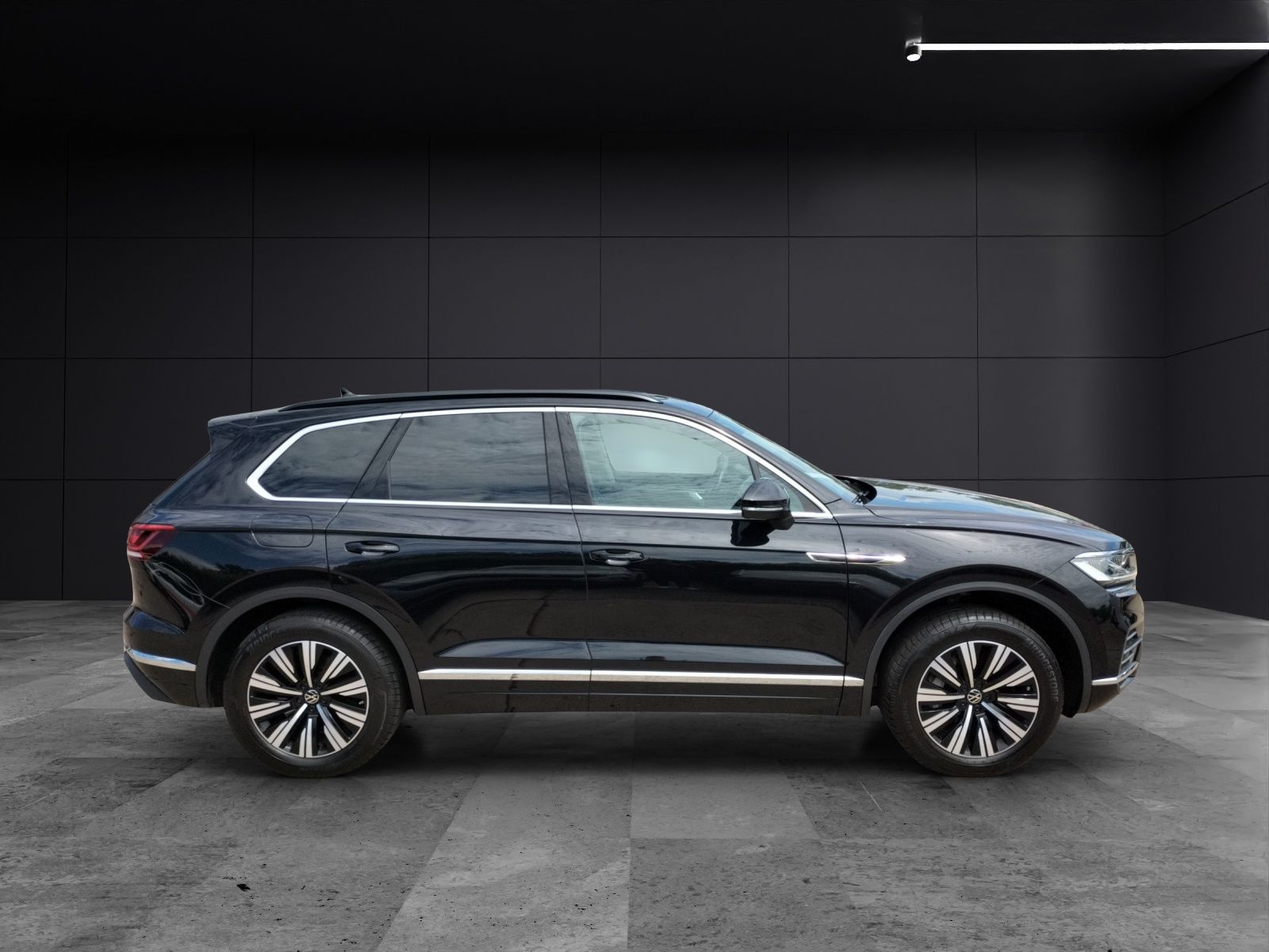 Fahrzeugabbildung Volkswagen Touareg Elegance 4M eHybrid LED PANO AHK SHZ PDC