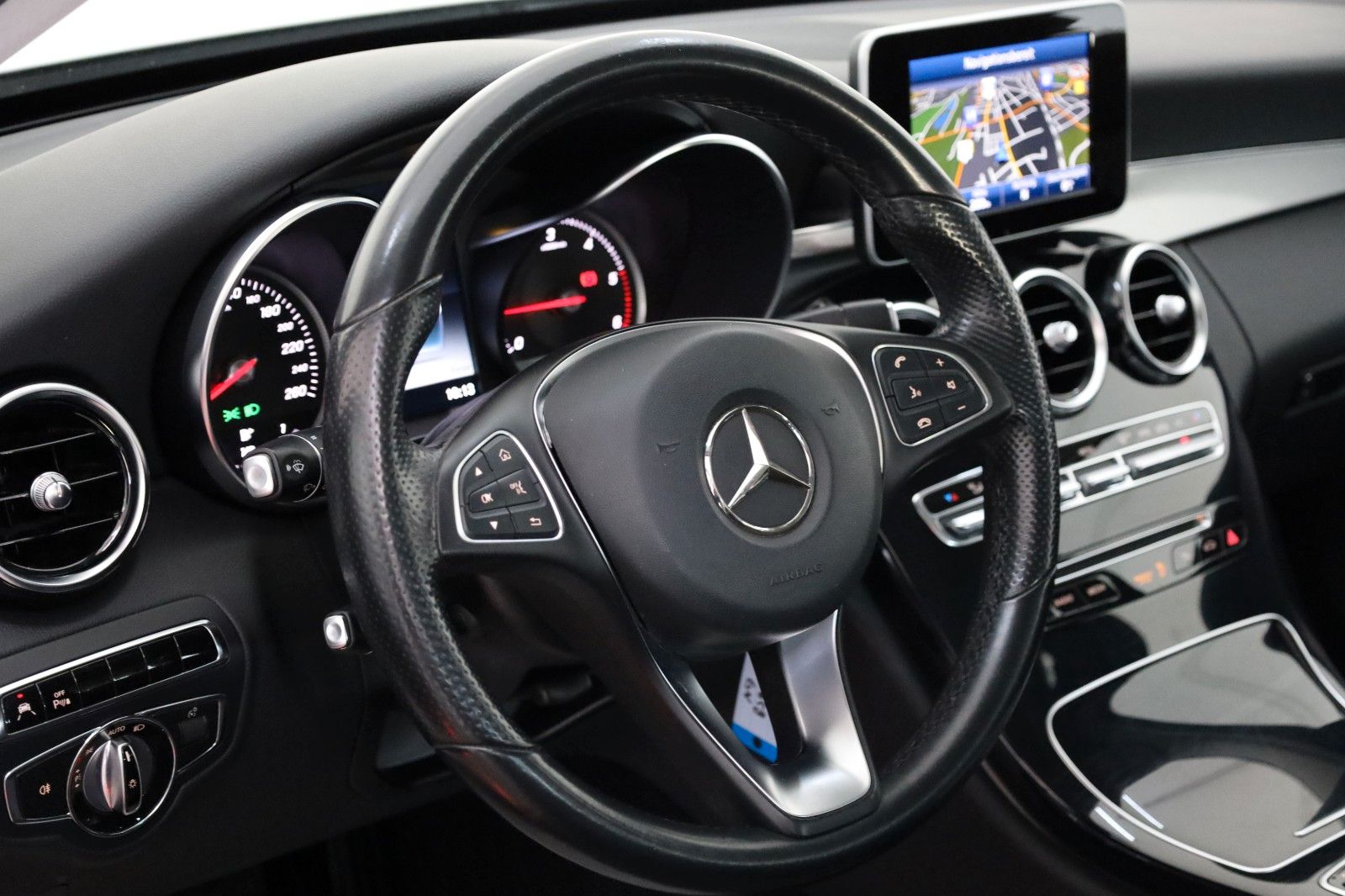 Fahrzeugabbildung Mercedes-Benz C 250d T T.Leder,Navi,LED,SH,PDC,el. AHK