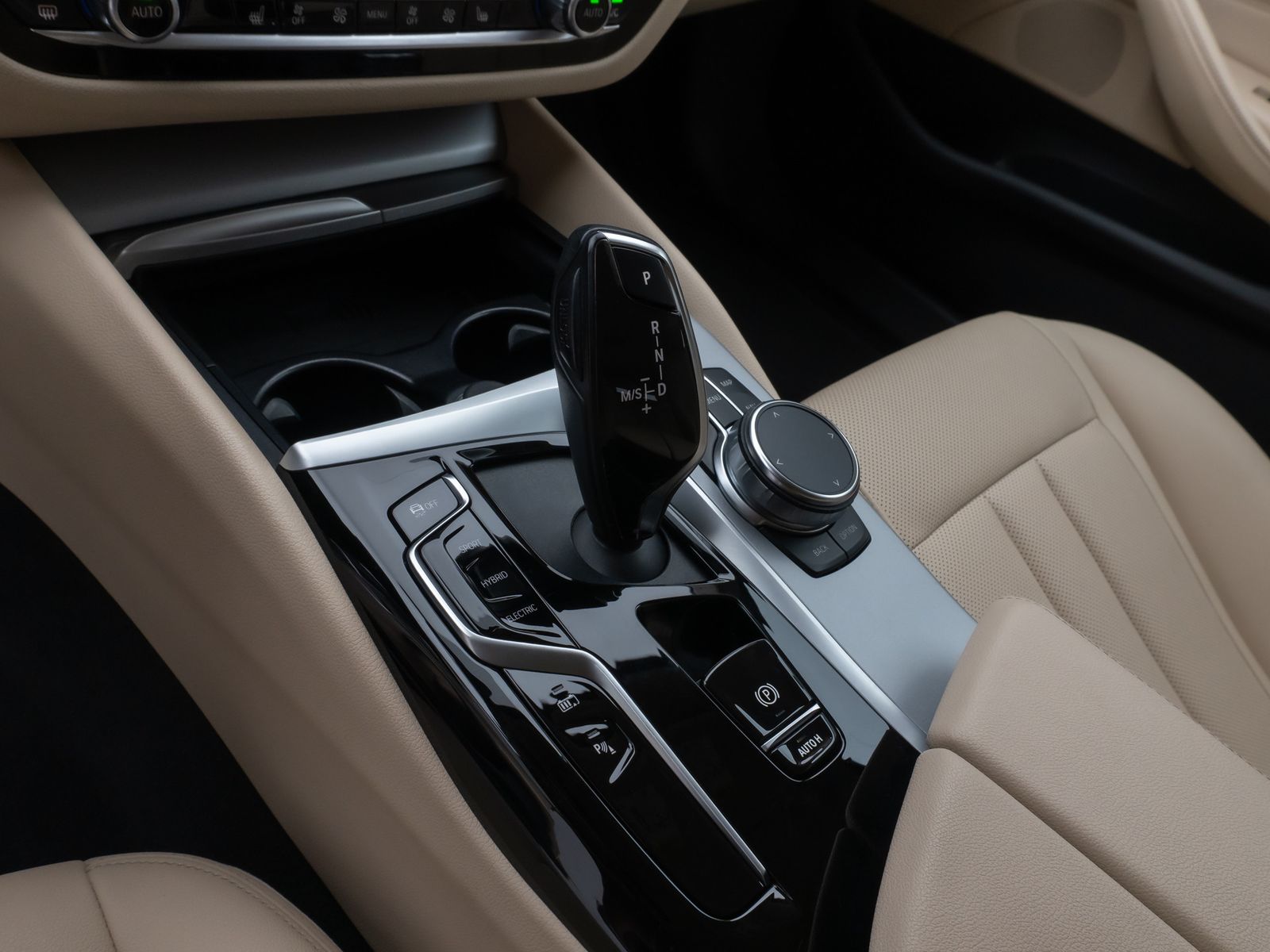 Fahrzeugabbildung BMW 530e xD DAB HiFi Leder Lenkradheizgung AHK Alarm
