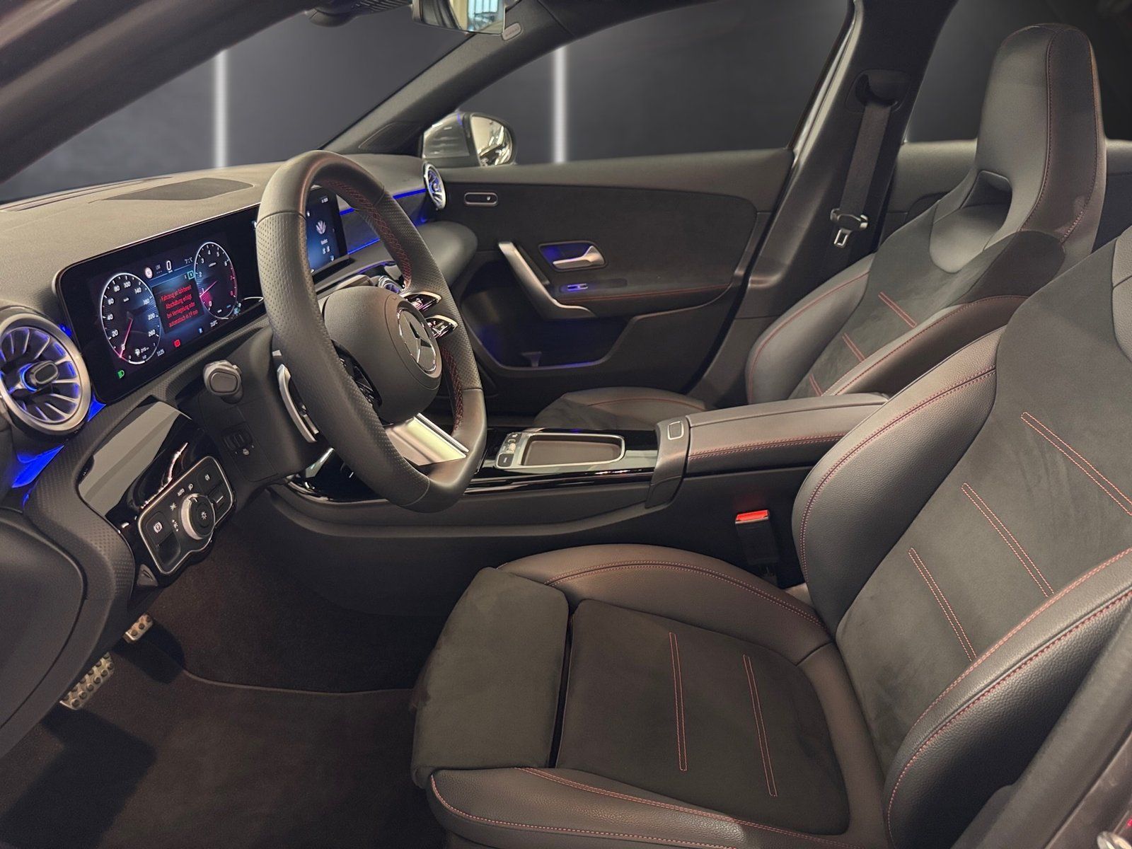 Fahrzeugabbildung Mercedes-Benz A 200 AMG*Pano*Kamera*LED*CarPlay*Ambiente*K-GO*