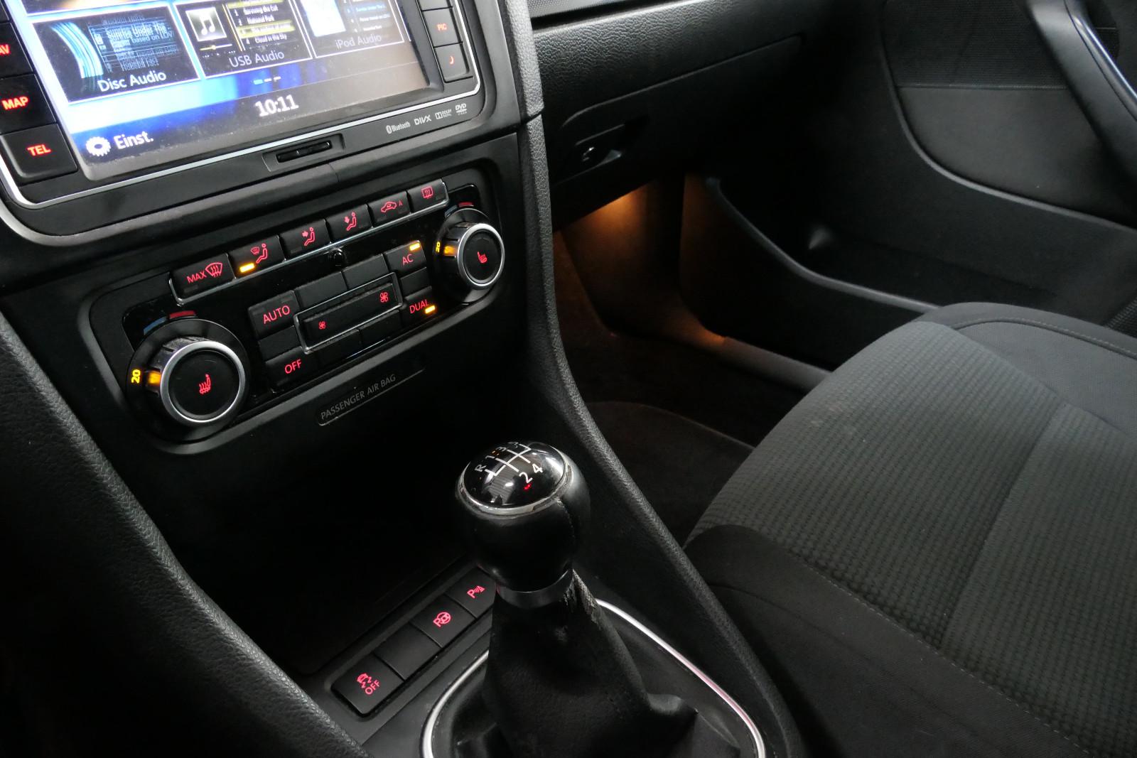Volkswagen Golf 2011 — photo 20