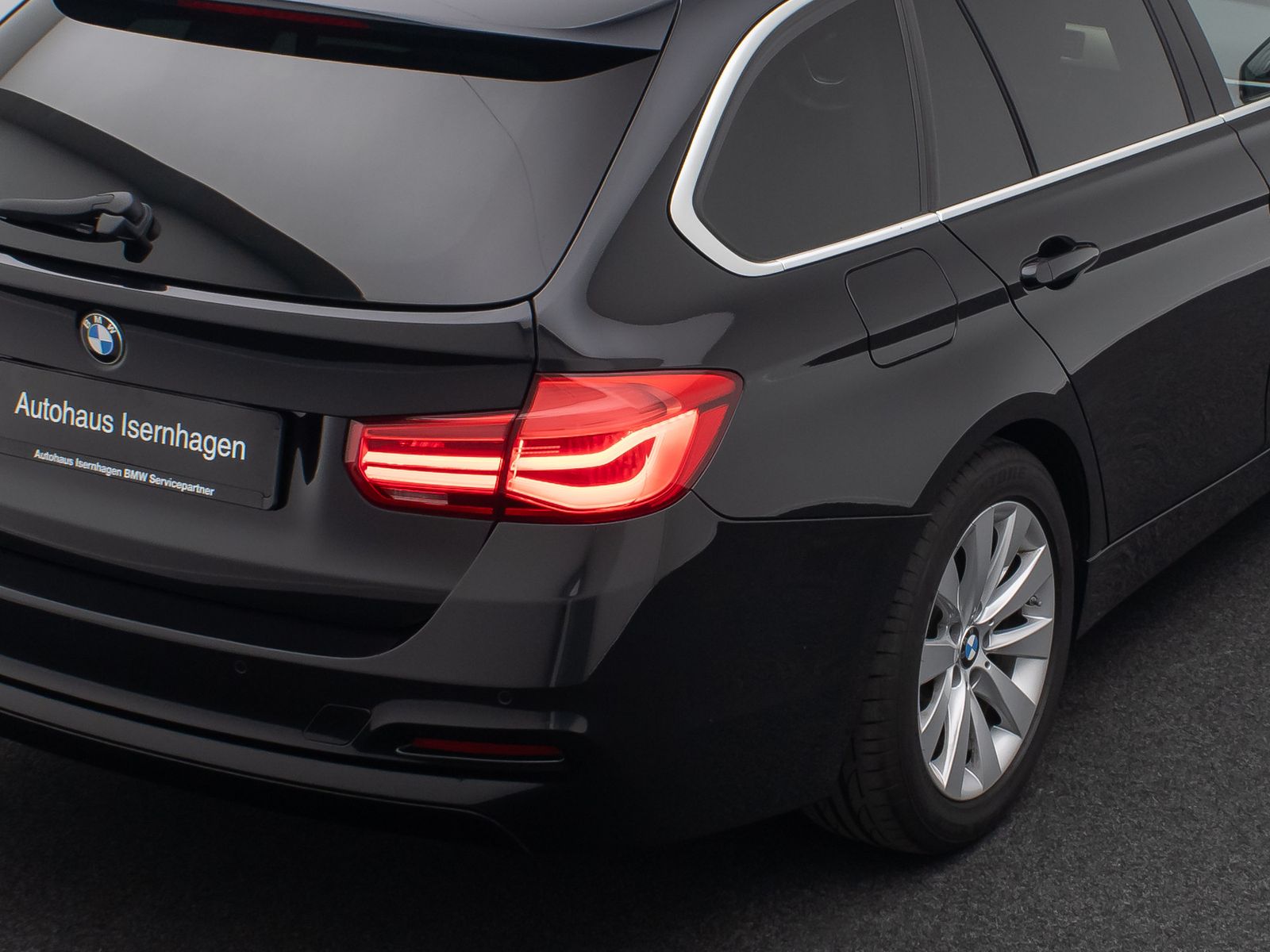 Fahrzeugabbildung BMW 320d HUD HiFi NaviPro Alarm DriveAss Komfo Leder