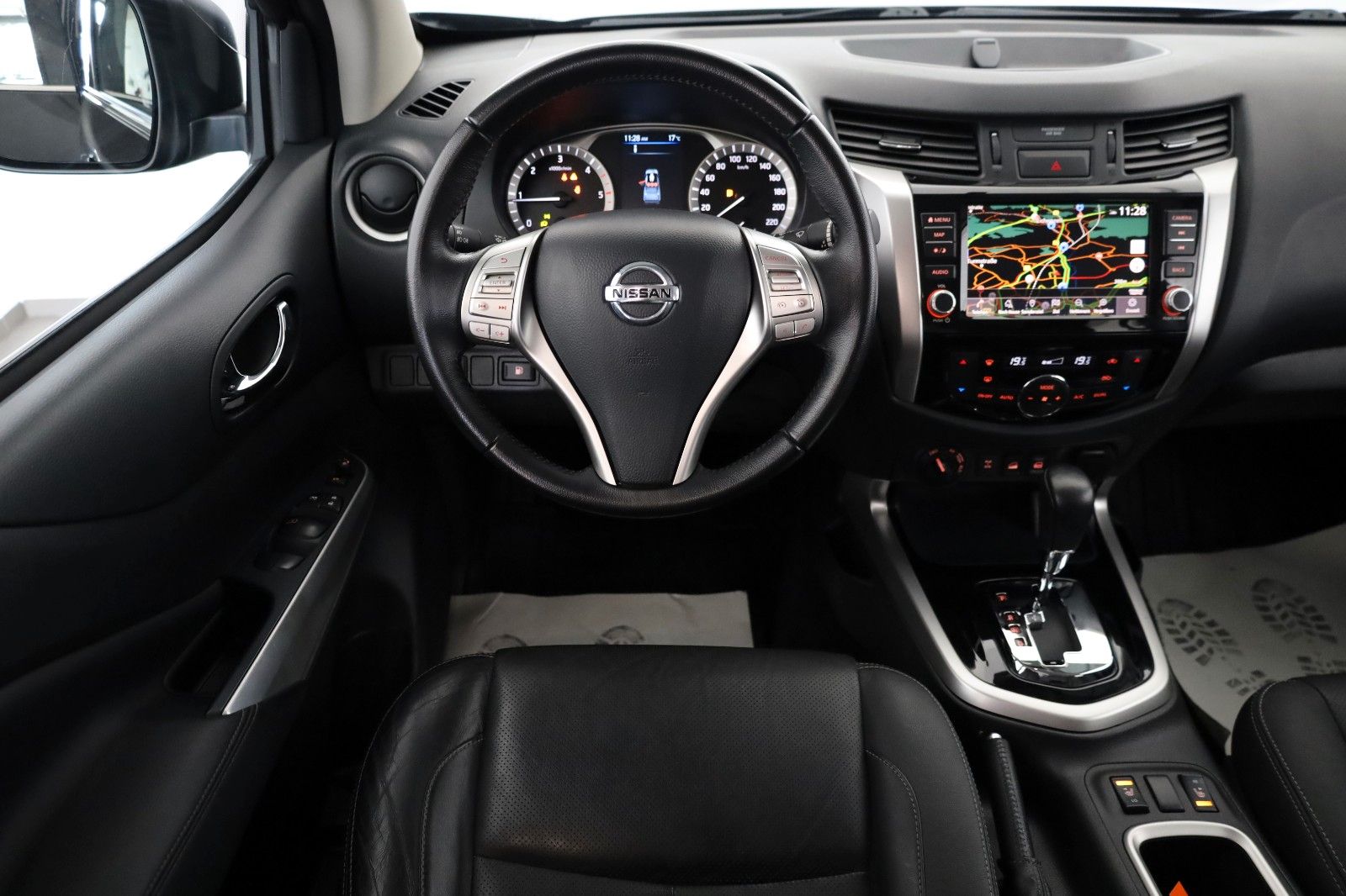 Fahrzeugabbildung Nissan Navara NP300 N-Guard,4x4,Leder,Navi,Hard Top,AHK