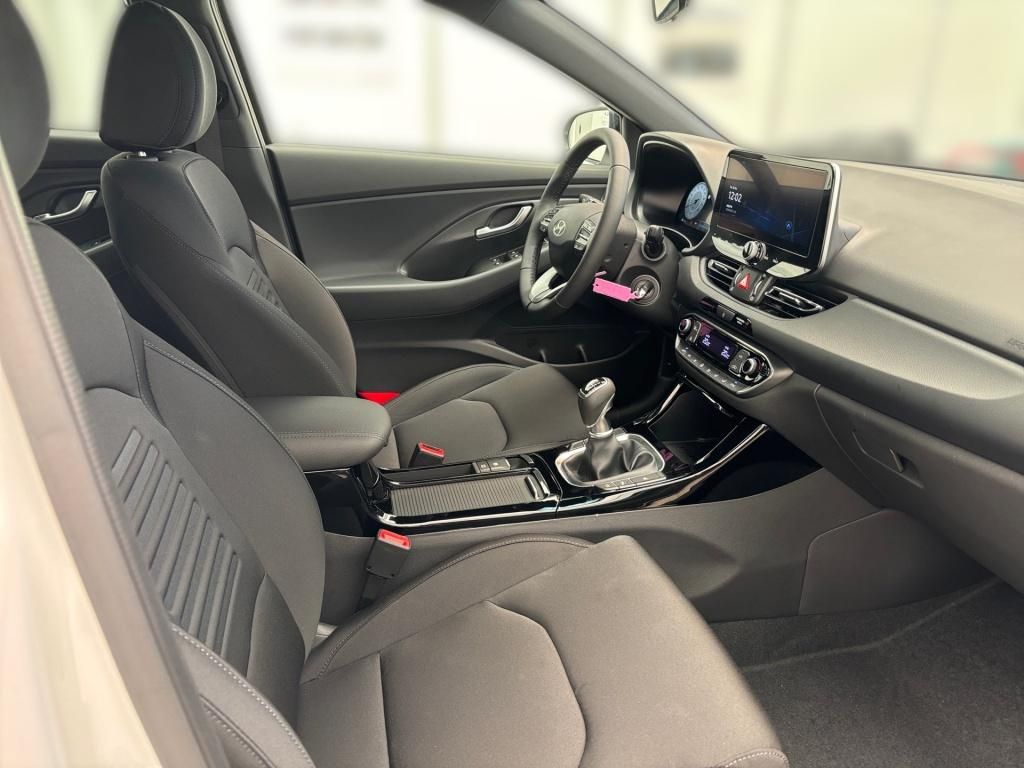 Fahrzeugabbildung Hyundai i30 5-Türer 1.0 T-GDI 6-MT Advantage FLA Navi